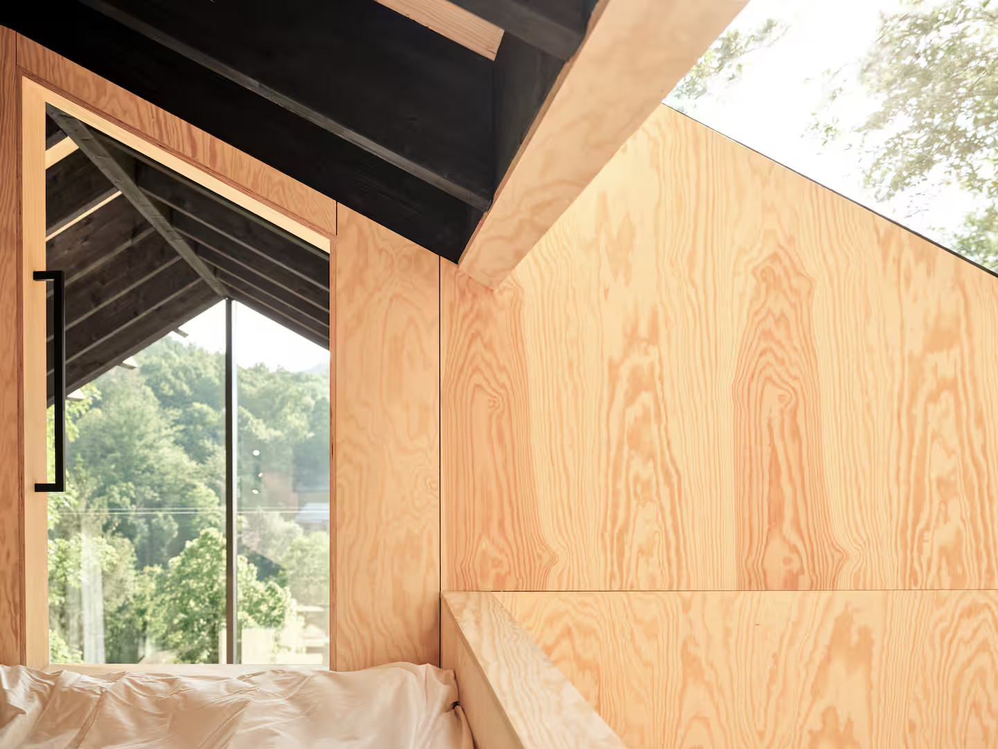 treehouse Hutstuf The Beaver in the Belgian Ardennes