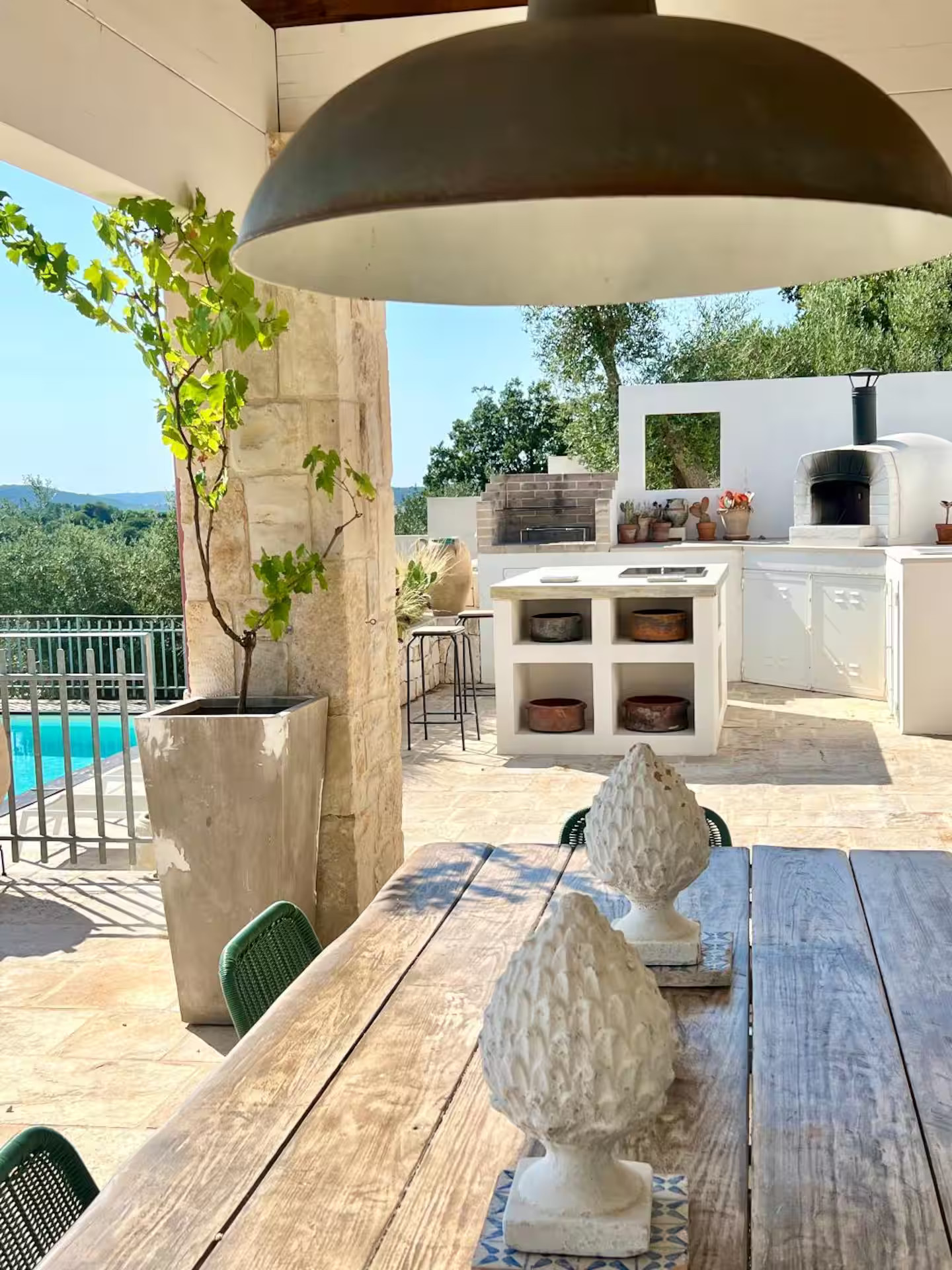 terrasse couverte avec cuisine d'été trullo des Pouilles rénové Trullo Falco