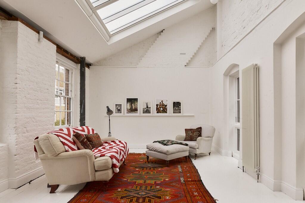 salon appartement loft avec verrières décoration contemporaine et industrielle