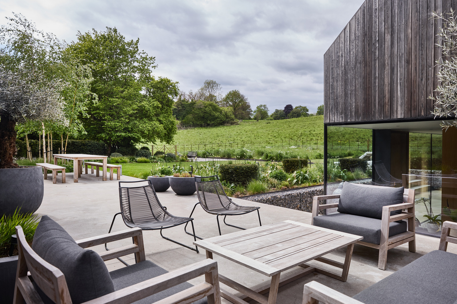 terrasse bois grange anglaise ancienne rénovée par des architectes