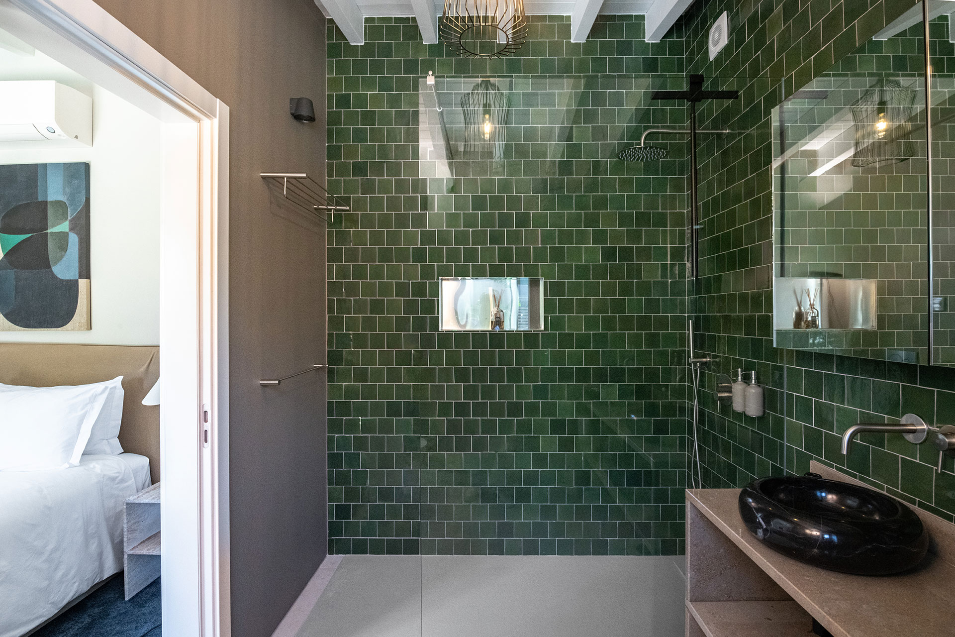 salle de bain carrelage vert décoration contemporaine Casa Dima Algarve