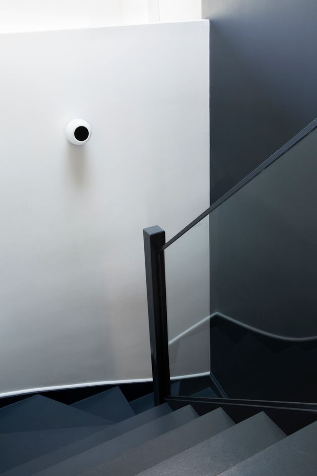 escalier maison années 30 rénovée près de Paris par Camille Hermand Photo : ©Pauline Legoff escalier maison années 30 rénovée près de Paris par Camille Hermand Photo : ©Pauline Legoff