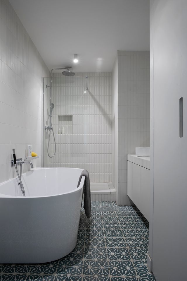 salle de bain avec baignoire îlot Photo : ©Pauline Legoff salle de bain avec baignoire îlot Photo : ©Pauline Legoff
