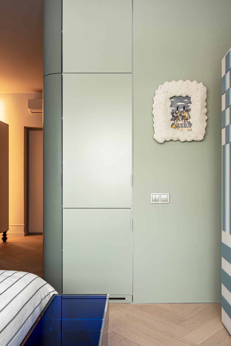studio 21m2 avec cuisine cachée derrière portes studio 21m2 avec cuisine cachée derrière portes