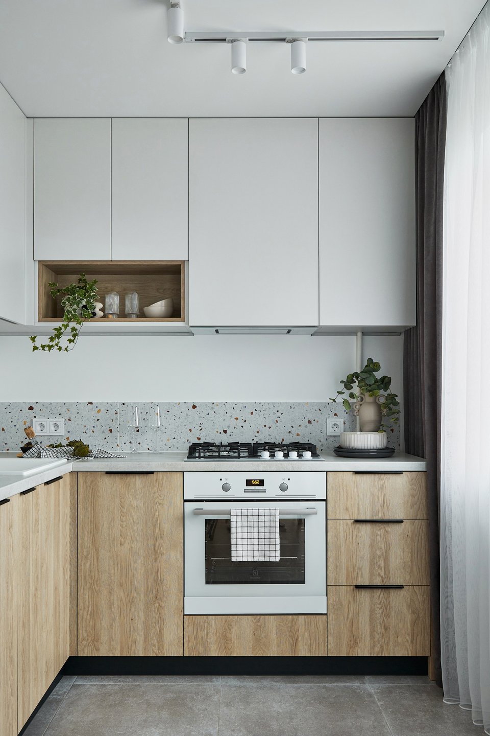 cuisine bois blanc et terrazzo décoration contemporaine appartement de 42m2