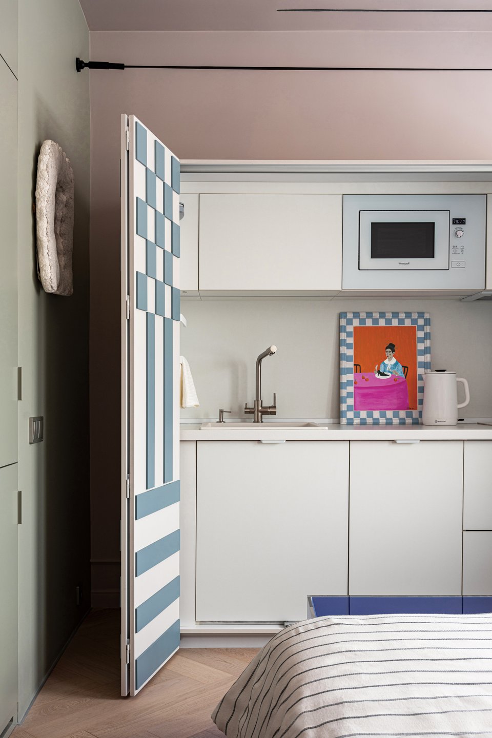 studio 21m2 avec cuisine cachée derrière portes studio 21m2 avec cuisine cachée derrière portes