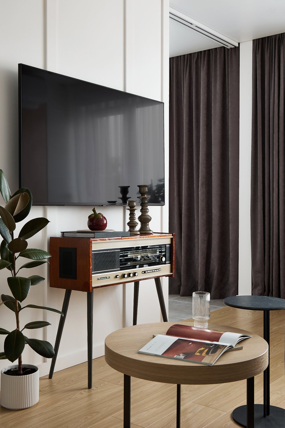 salon avec radio vintage Radiola décoration contemporaine appartement de 42m2