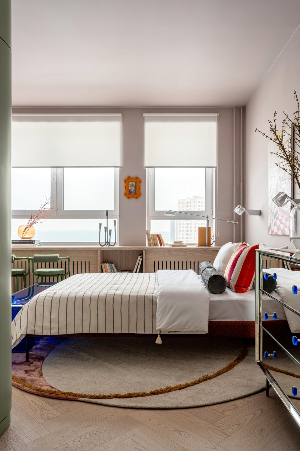 chambre studio 21m2 avec cuisine cachée derrière portes décoration contemporaine chambre studio 21m2 avec cuisine cachée derrière portes décoration contemporaine