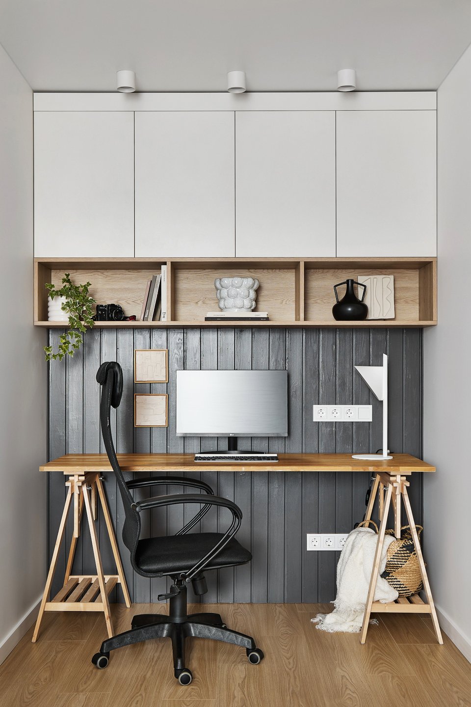 bureau gris bois et blanc