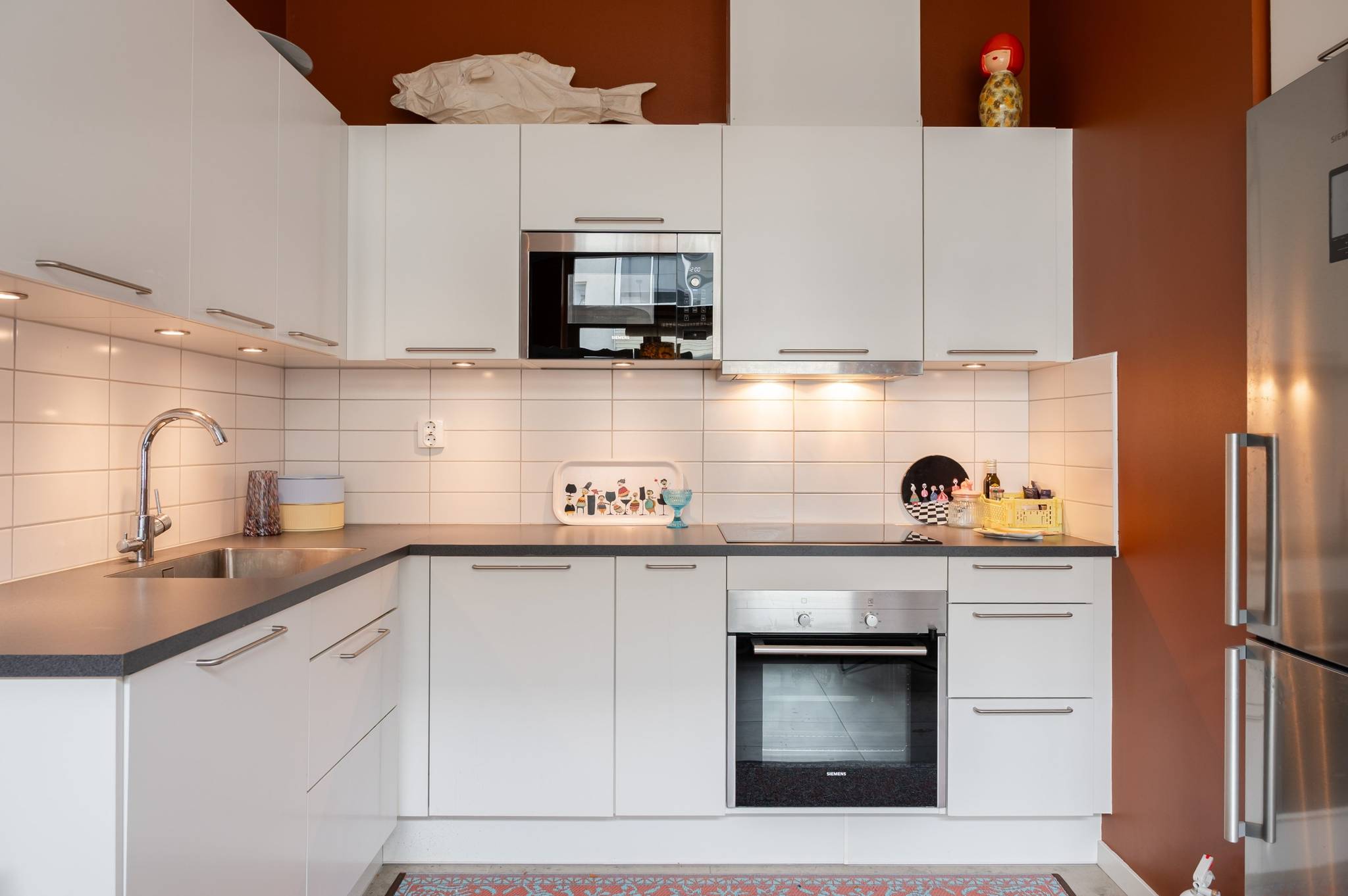 white open kitchen terracotta walls white open kitchen terracotta walls