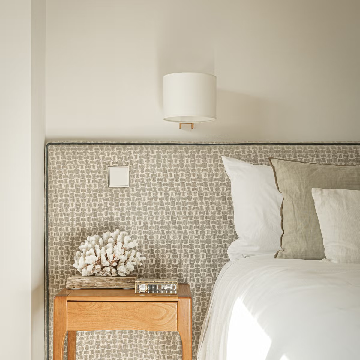 neutral bedroom