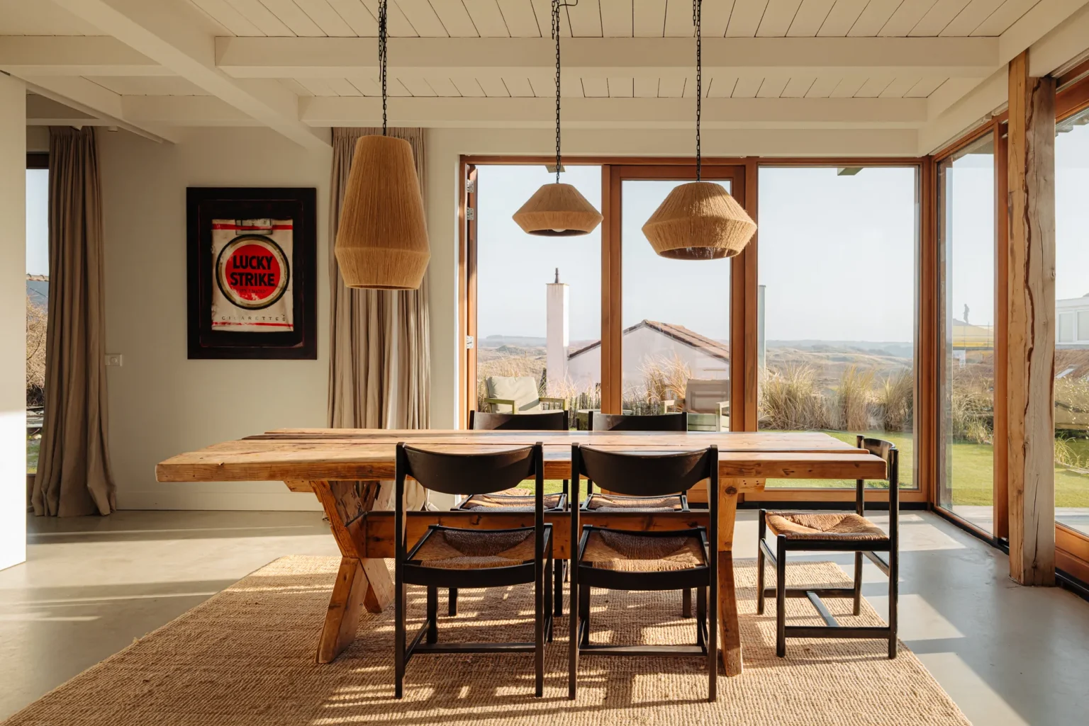 salle à manger maison de plage contemporaine 