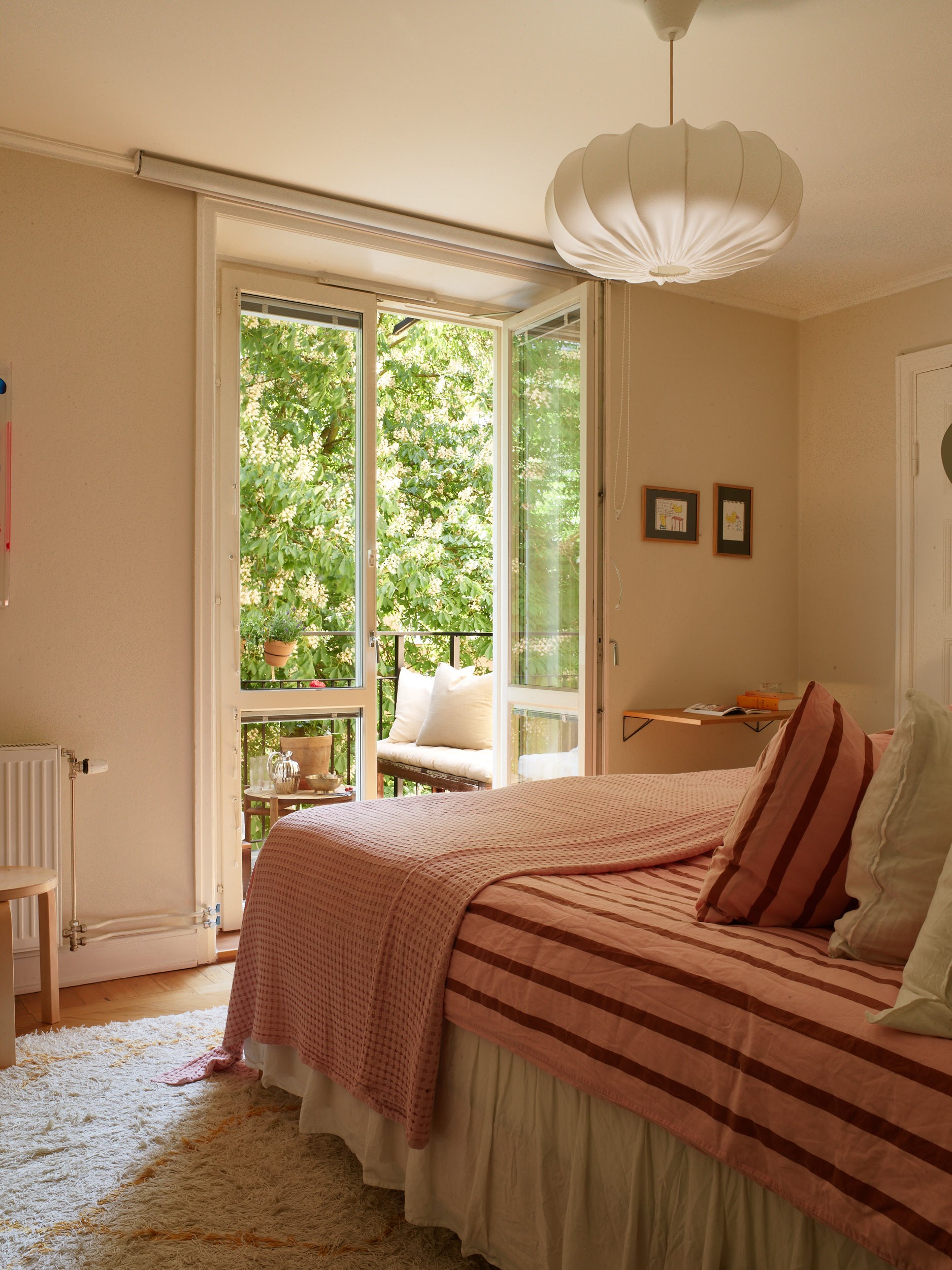 chambre terracotta et beige appartement trois-pièces 66m2 décoration scandinave chambre terracotta et beige appartement trois-pièces 66m2 décoration scandinave