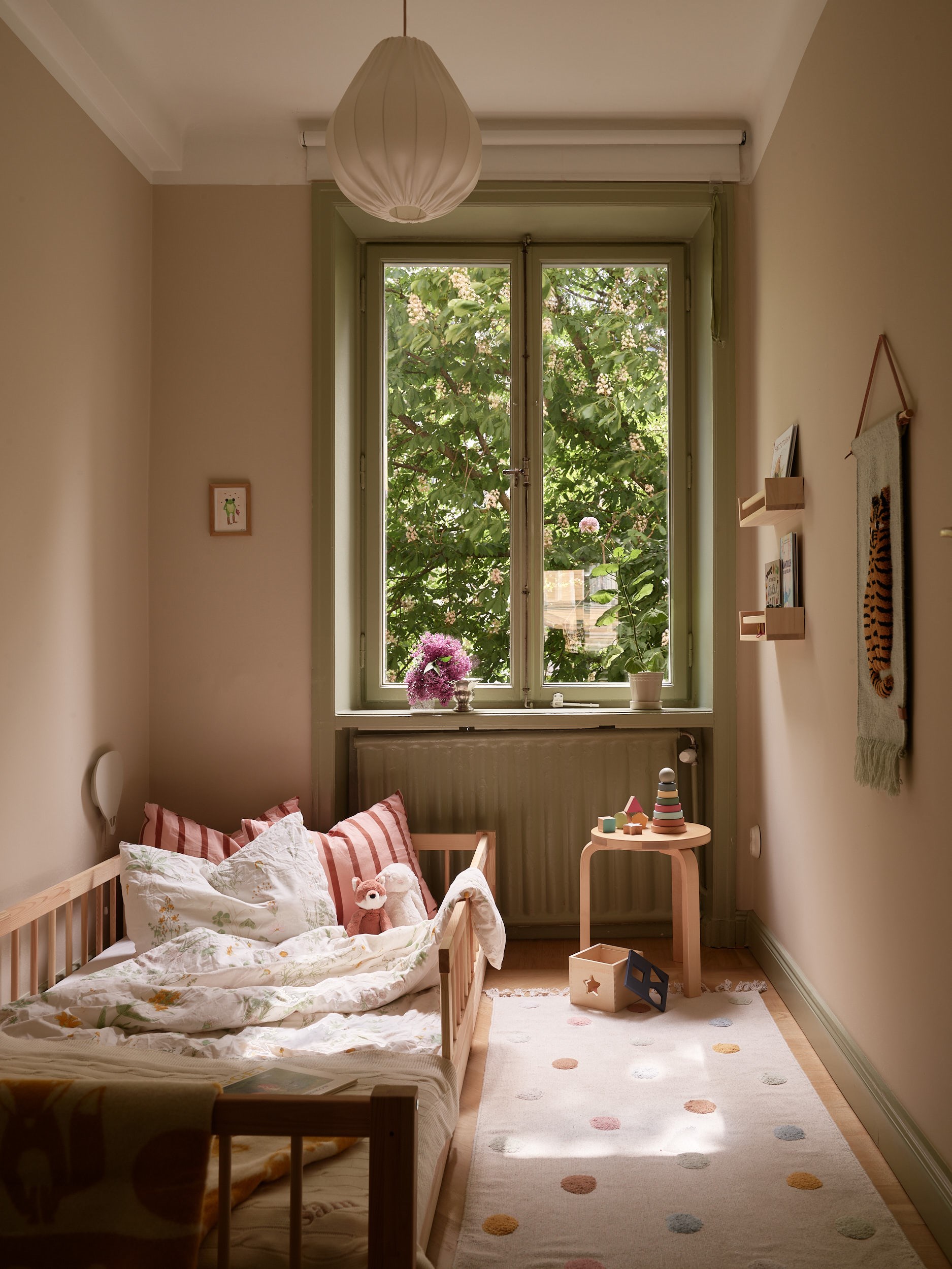 chambre enfant verte et beige appartement trois-pièces 66m2 décoration scandinave chambre enfant verte et beige appartement trois-pièces 66m2 décoration scandinave