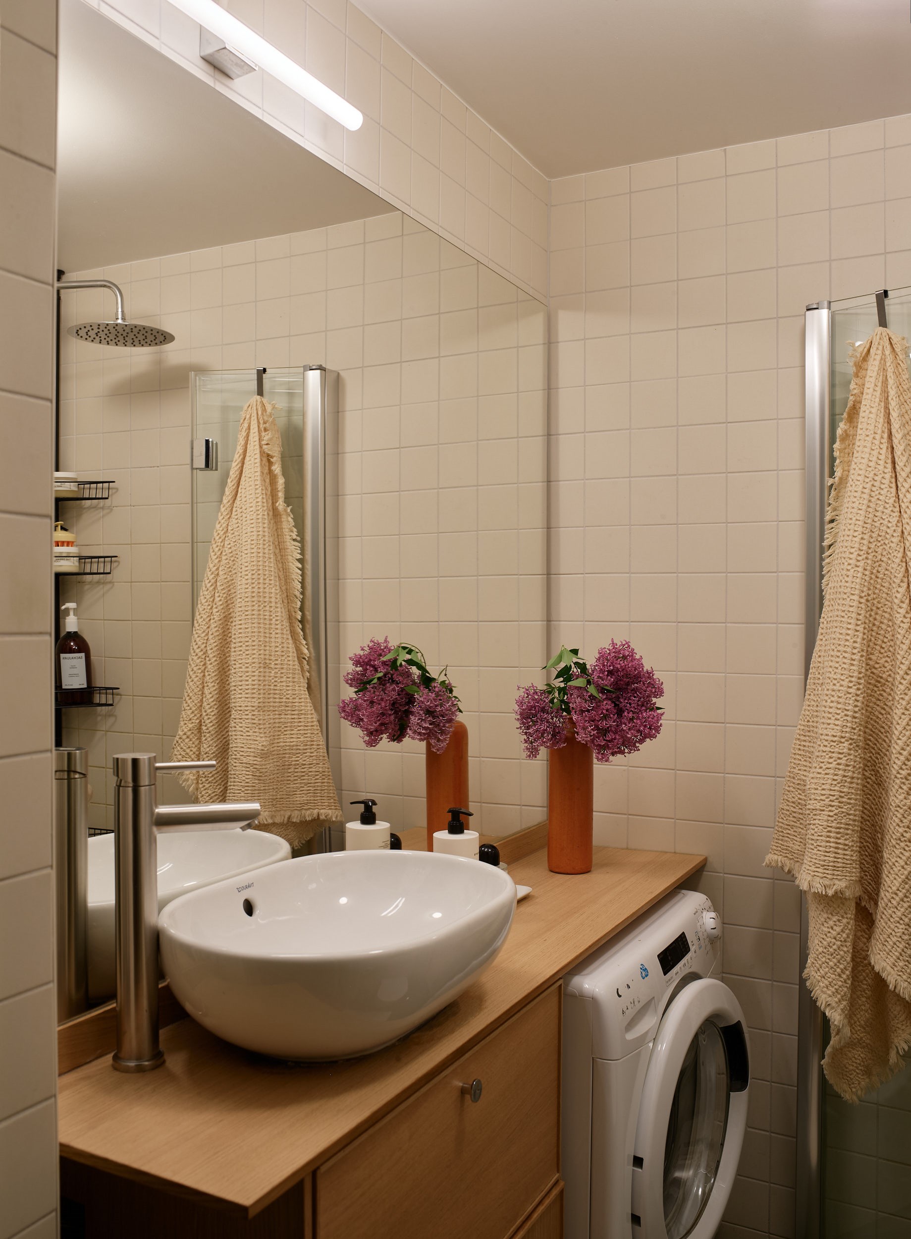 salle de bain avec lave-linge salle de bain avec lave-linge