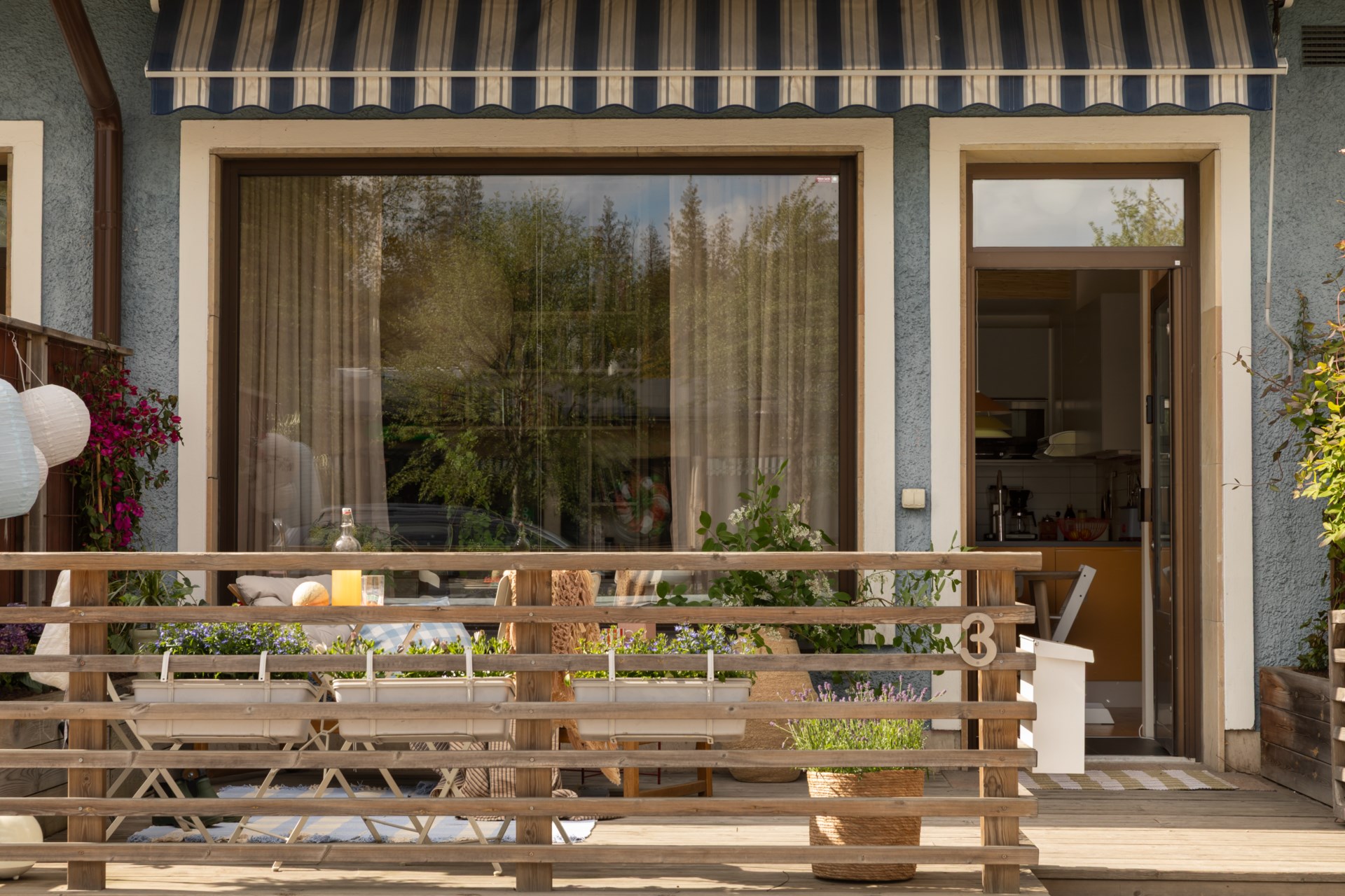 terrasse bois avec store banne appartement 47m2 terrasse bois avec store banne appartement 47m2