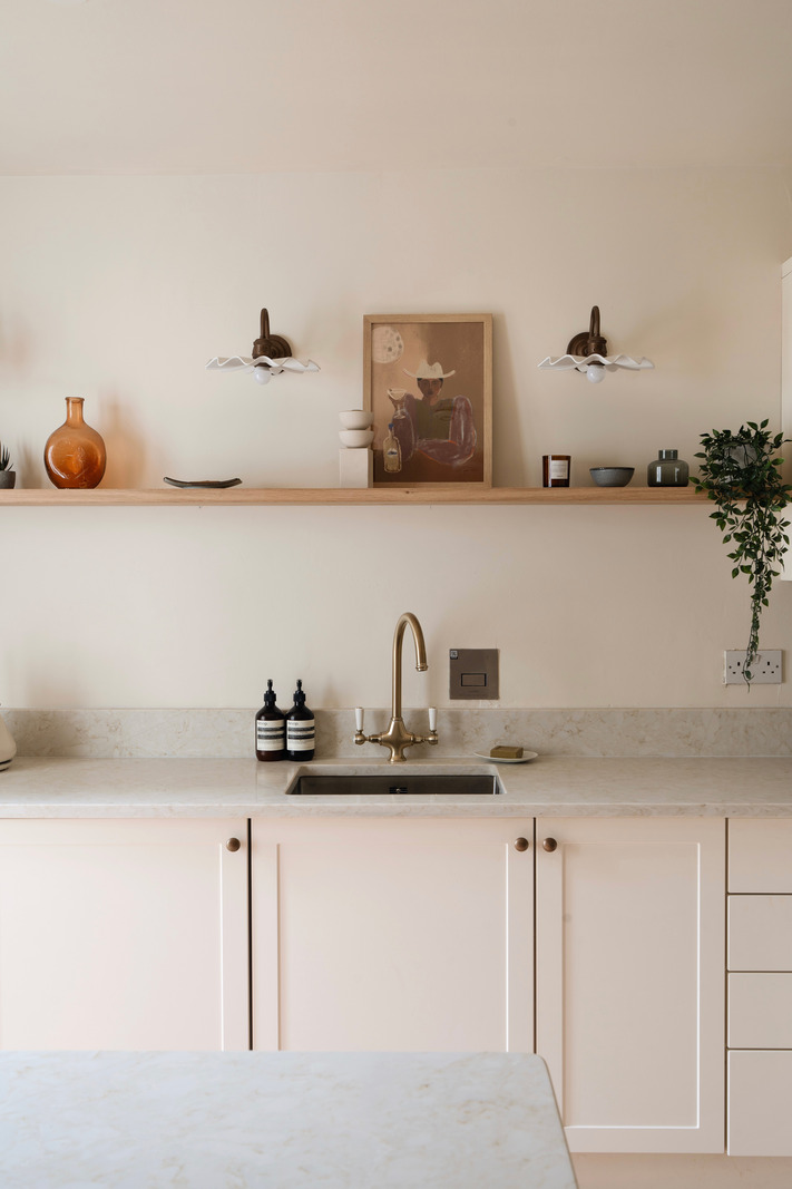 cuisine Shaker rose pâle décoration contemporaine maison victorienne rénovée Londres cuisine Shaker rose pâle décoration contemporaine maison victorienne rénovée Londres