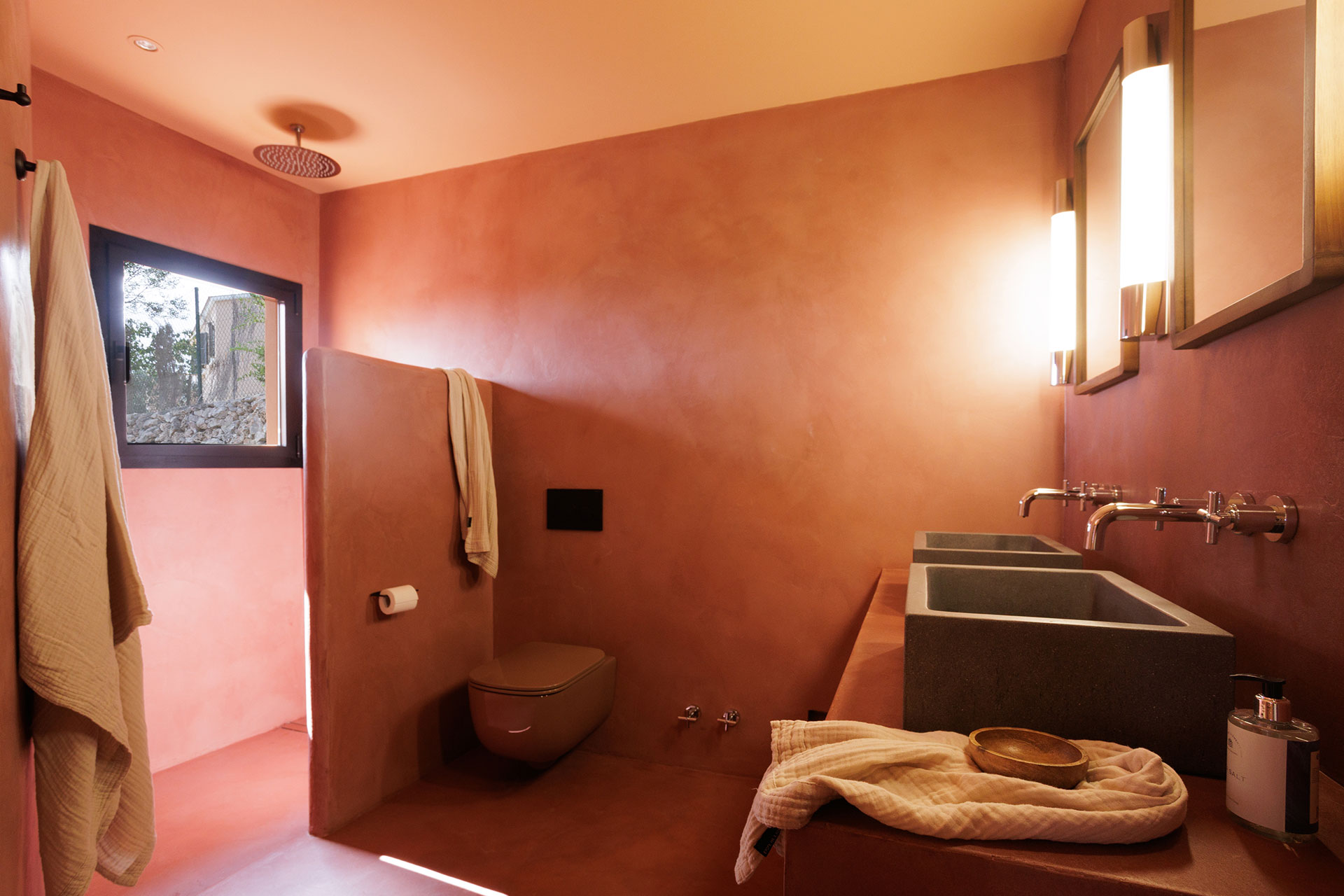 salle de bain terracotta décoration contemporaine maison  méditerranéenne El Puente Al Amor Minorque