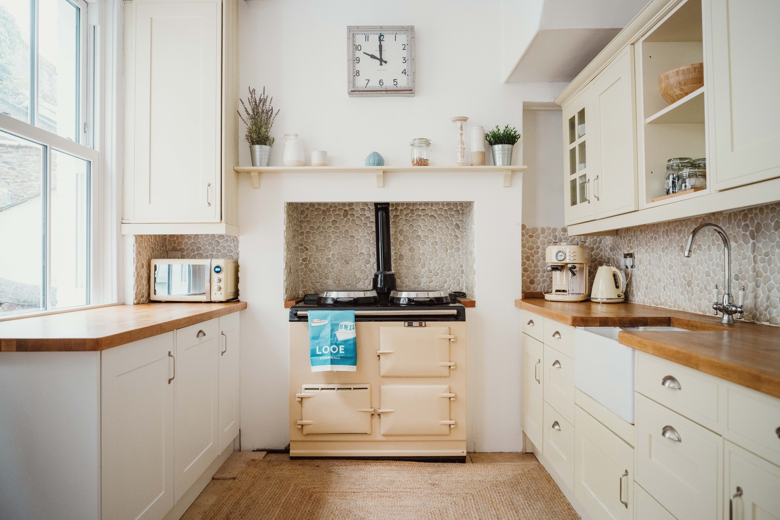 English kitchen retro feel with Aga English kitchen retro feel with Aga