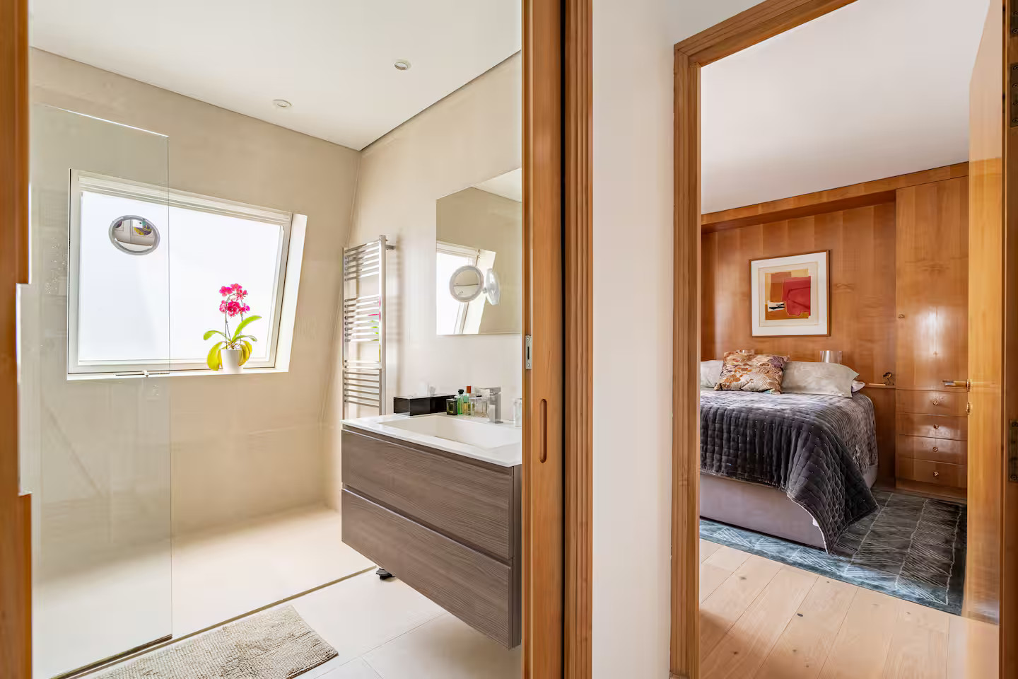 salle de bain et chambre décoration contemporaine appartement à Paris 7ème rue Saint-Dominique avec rooftop et vue sur la tour Eiffel salle de bain et chambre décoration contemporaine appartement à Paris 7ème rue Saint-Dominique avec rooftop et vue sur la tour Eiffel