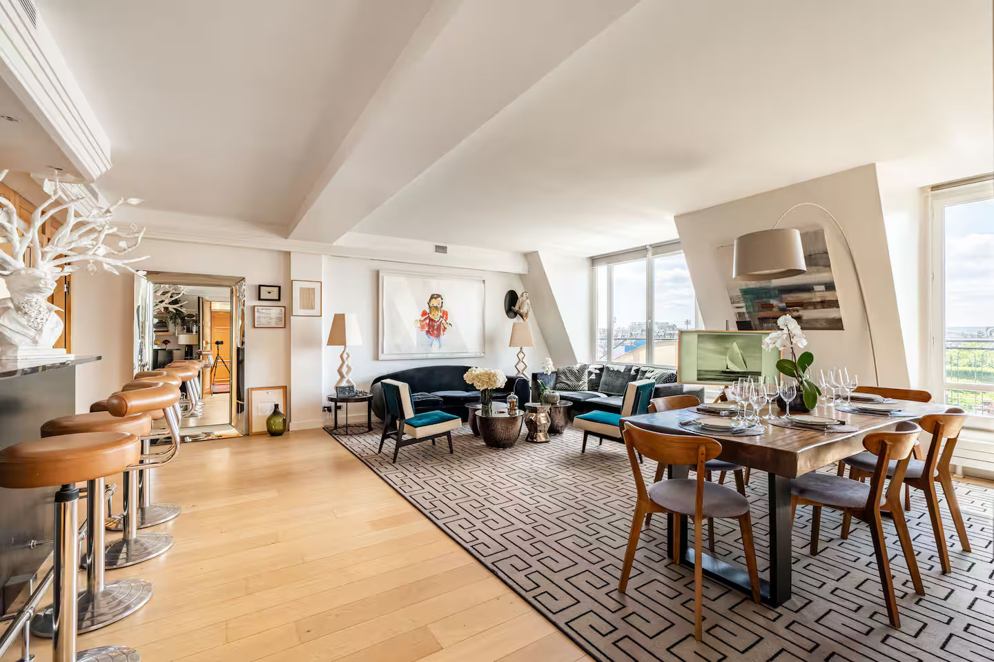 salon salle à manger avec cuisine ouverte décoration contemporaine appartement à Paris 7ème rue Saint-Dominique avec rooftop et vue sur la tour Eiffel salon salle à manger avec cuisine ouverte décoration contemporaine appartement à Paris 7ème rue Saint-Dominique avec rooftop et vue sur la tour Eiffel