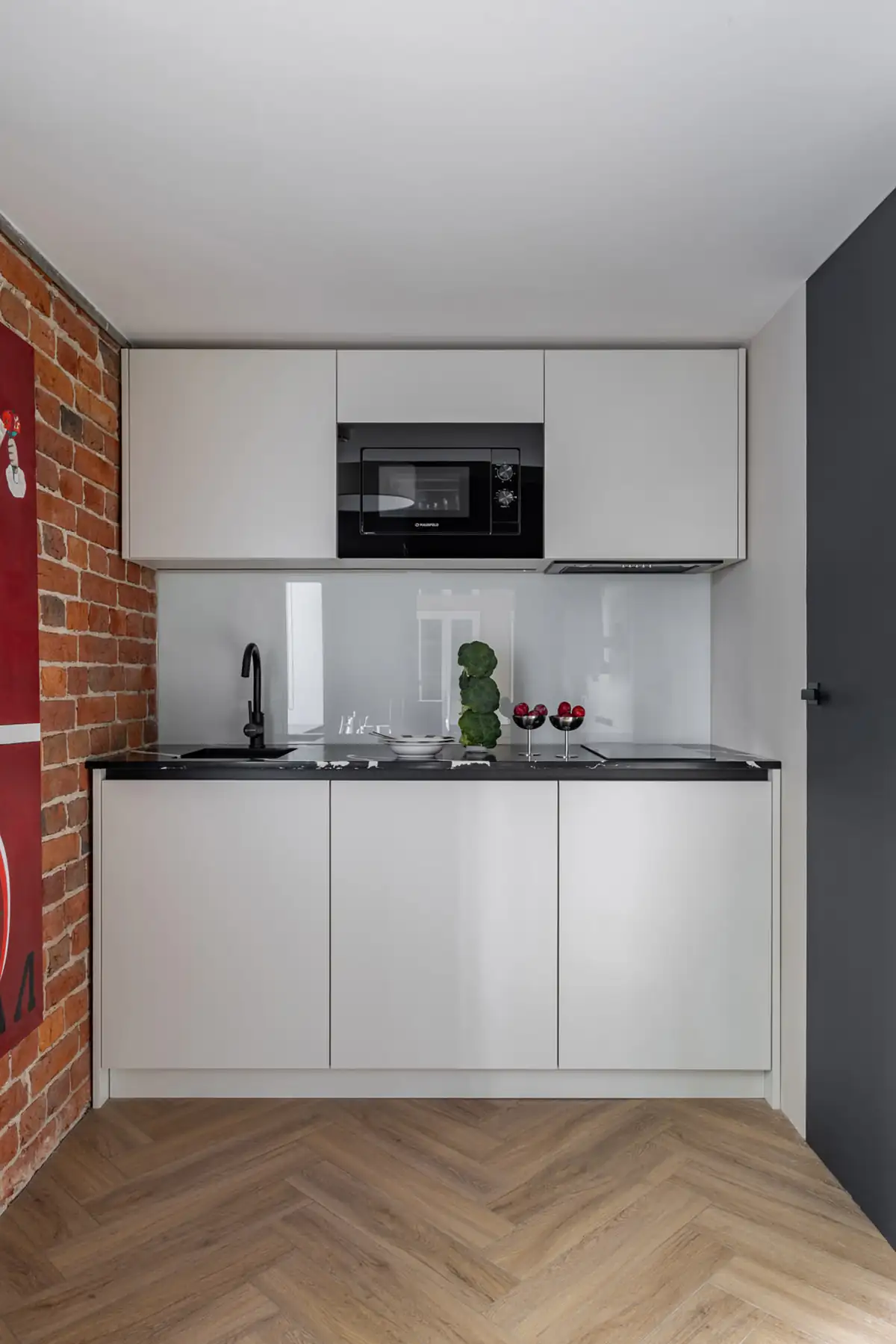 cuisine blanche studio 23m2 avec mezzanine cuisine blanche studio 23m2 avec mezzanine