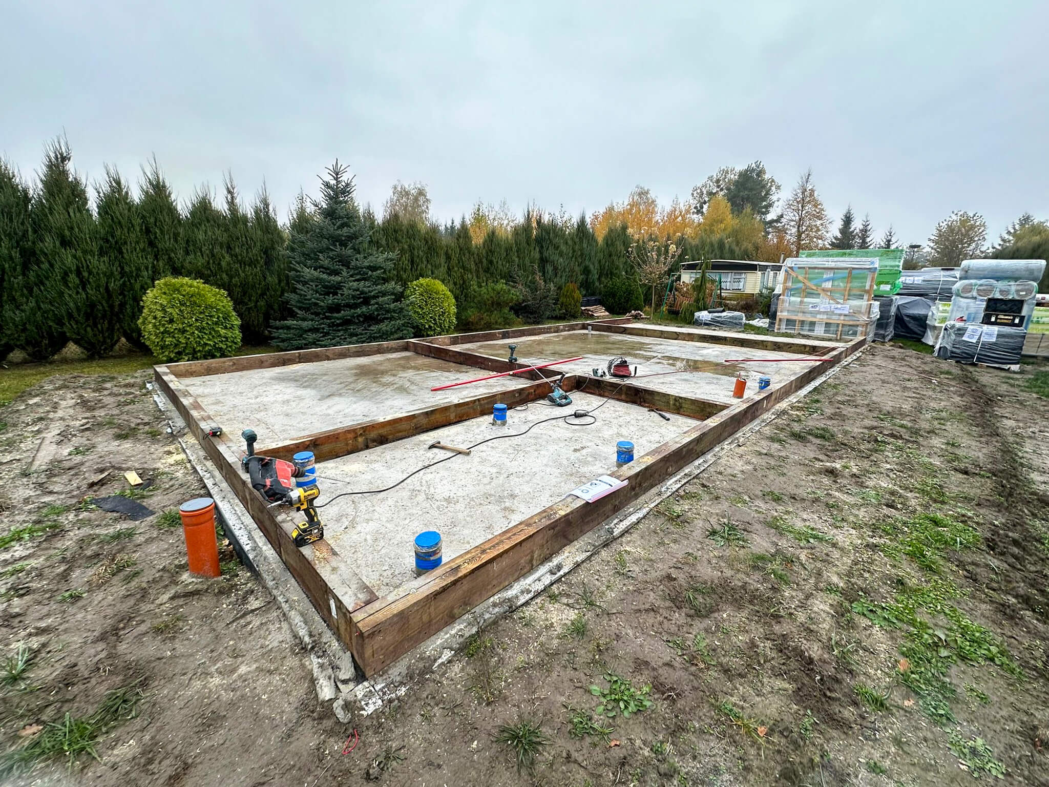 fondations petite maison 44m2 préfabriquée kit RE2020 avec permis de construire ROANNE V2_A2 Chalet Pro