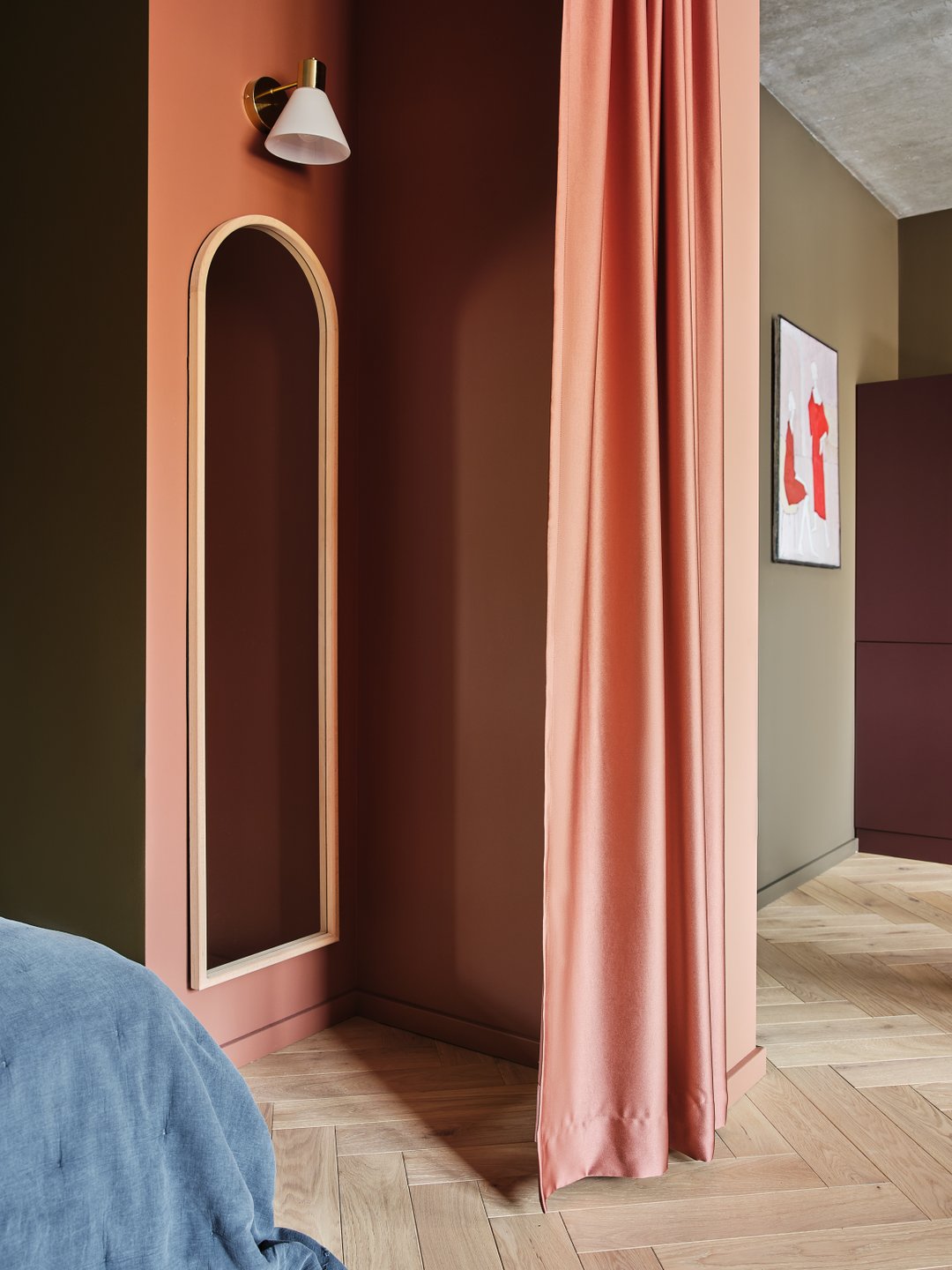 chambre fermée par rideau appartement 40m2 décoration contemporaine colorée