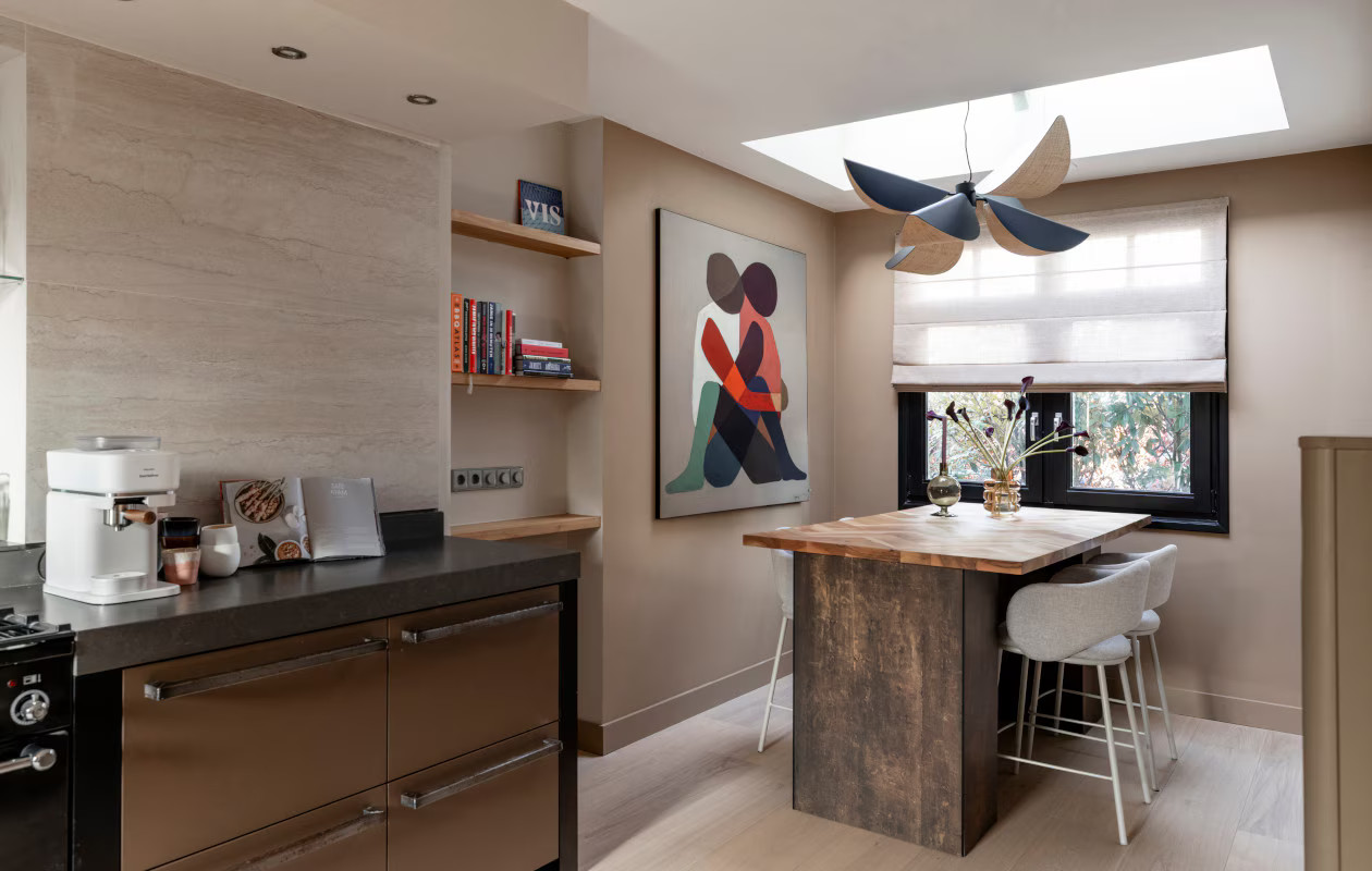 cuisine bois décoration contemporaine avec espace repas