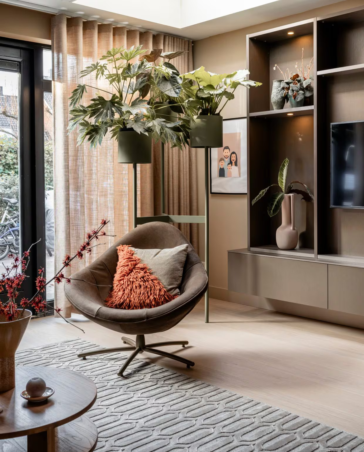 salon avec plantes vertes 