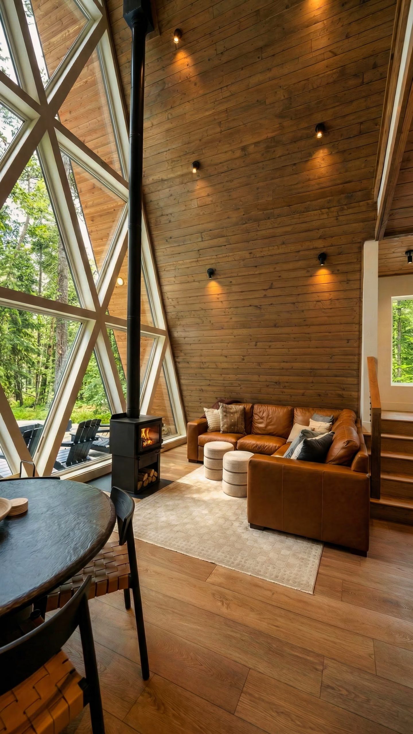 salon décoration contemporaine pignon vitré maison en bois A-Frame salon décoration contemporaine pignon vitré maison en bois A-Frame