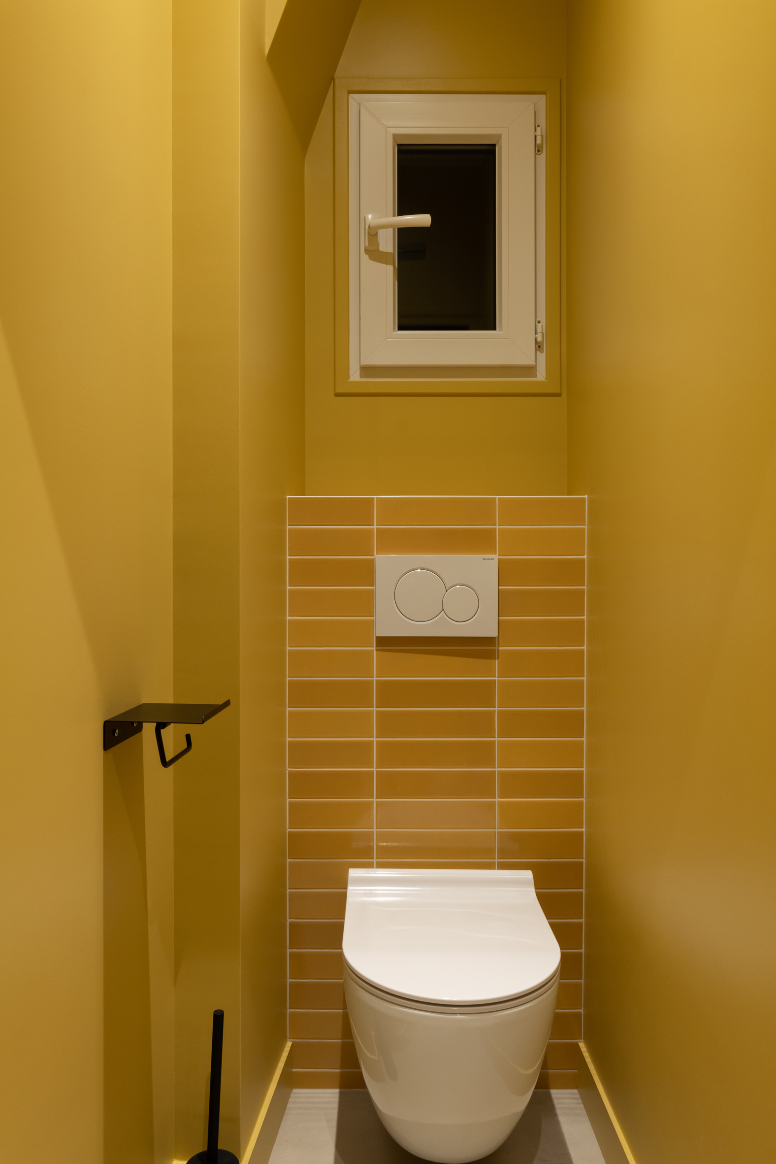 toilettes wc jaune Photo : © Agathe Tissier