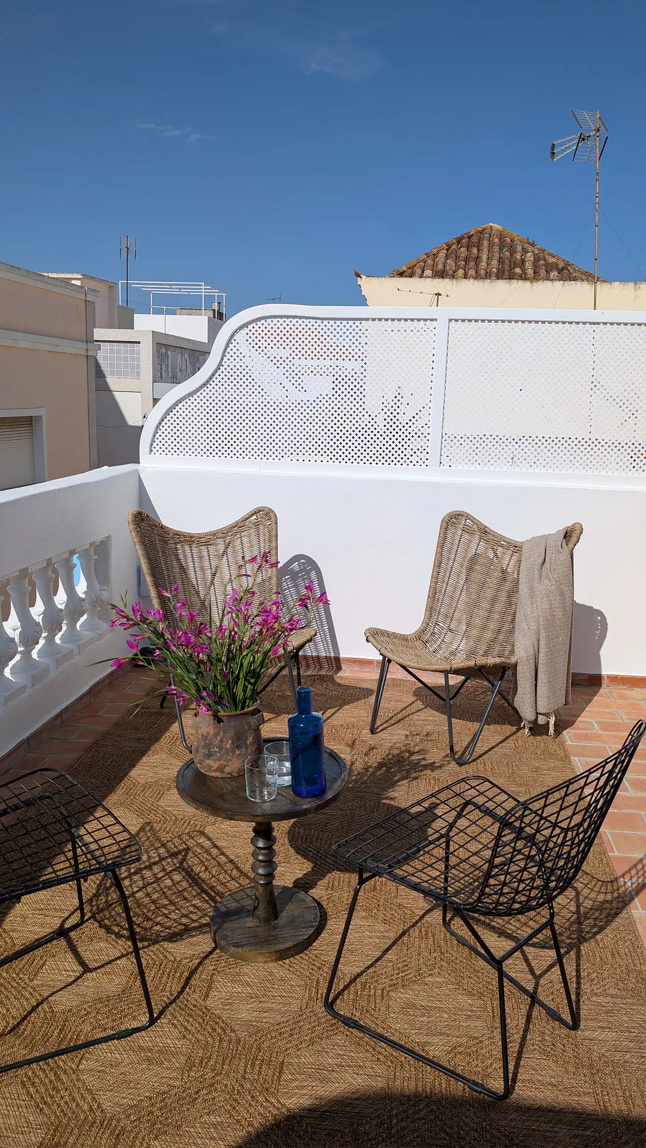 maison de pêcheur avec piscine décoration rustique Casa da Bica Portugal façade azulejos