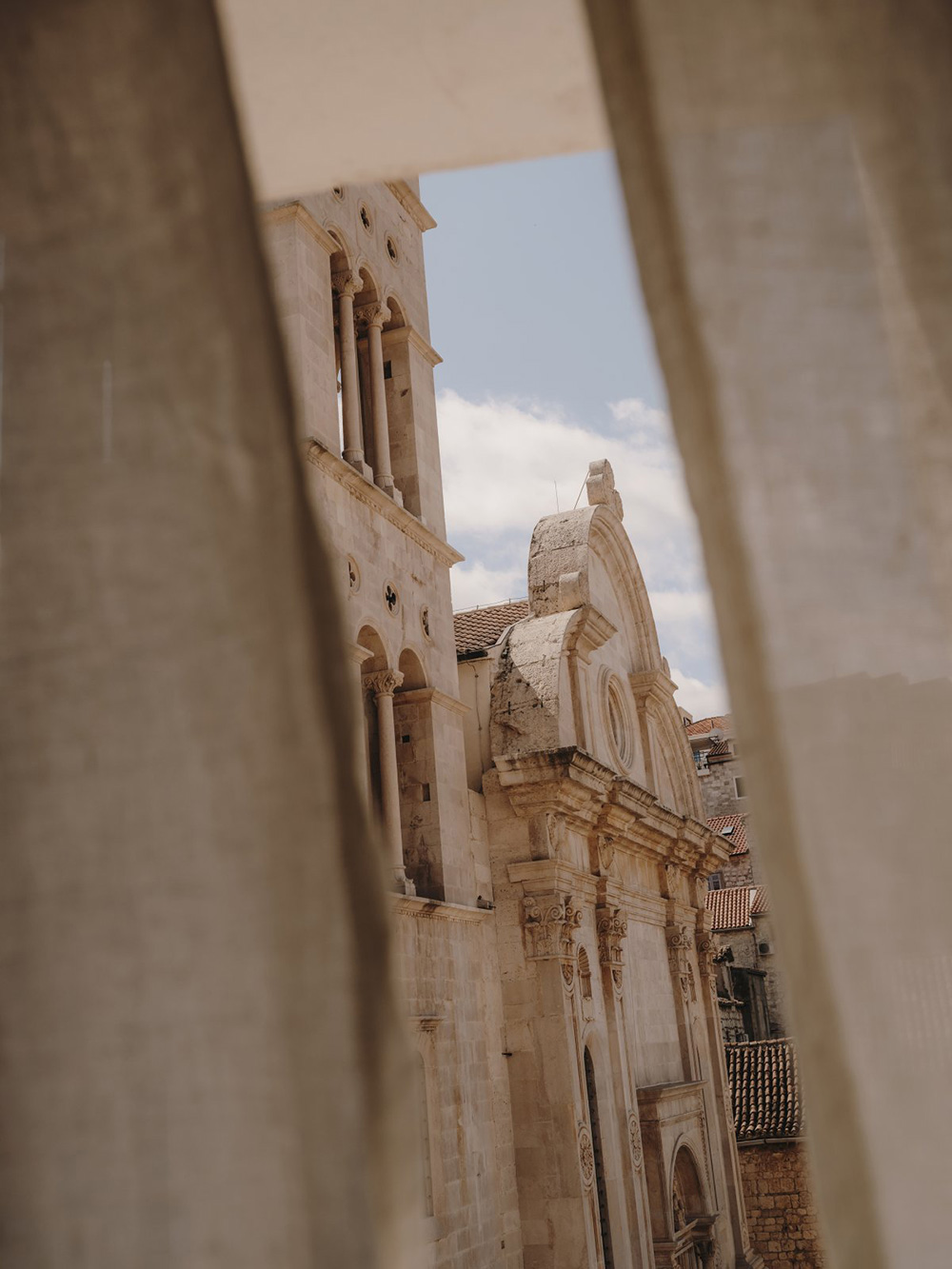 vue cathédrale Saint Etienne depuis palais du 19e siècle Palazzo Caterina Hvar Croatie vue cathédrale Saint Etienne depuis palais du 19e siècle Palazzo Caterina Hvar Croatie