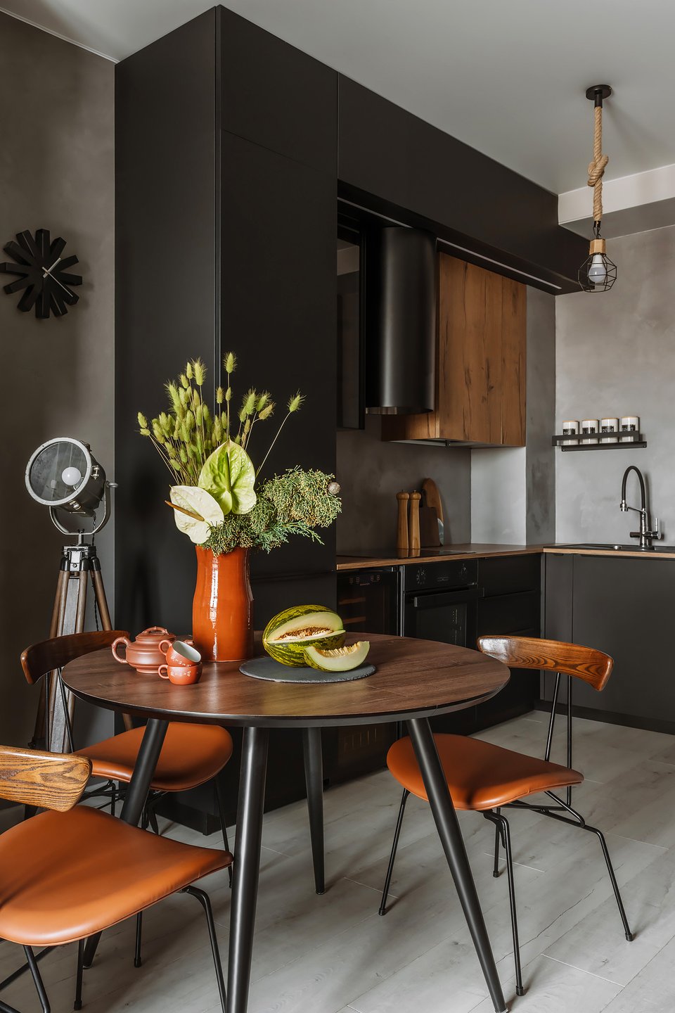salle à manger et cuisine ouverte gris anthracite appartement de 60m2 décoration contemporaine salle à manger et cuisine ouverte gris anthracite appartement de 60m2 décoration contemporaine