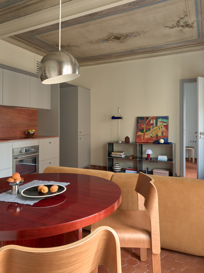cuisine et salon plafond avec fresque sol tomette ancienne appartement 45m2 vintage Nice cuisine et salon plafond avec fresque sol tomette ancienne appartement 45m2 vintage Nice