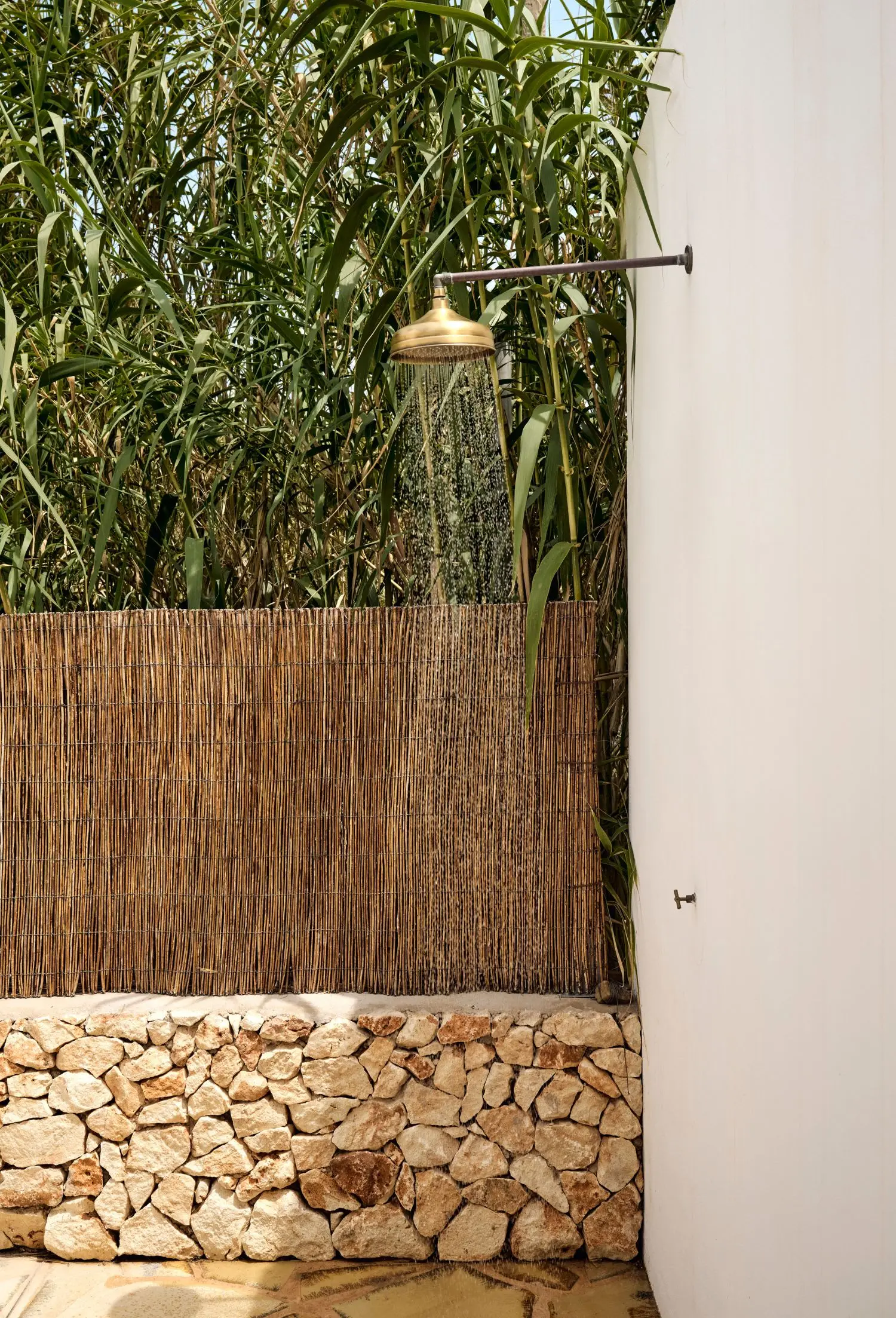 douche extérieure jardin maison Minorque vue mer