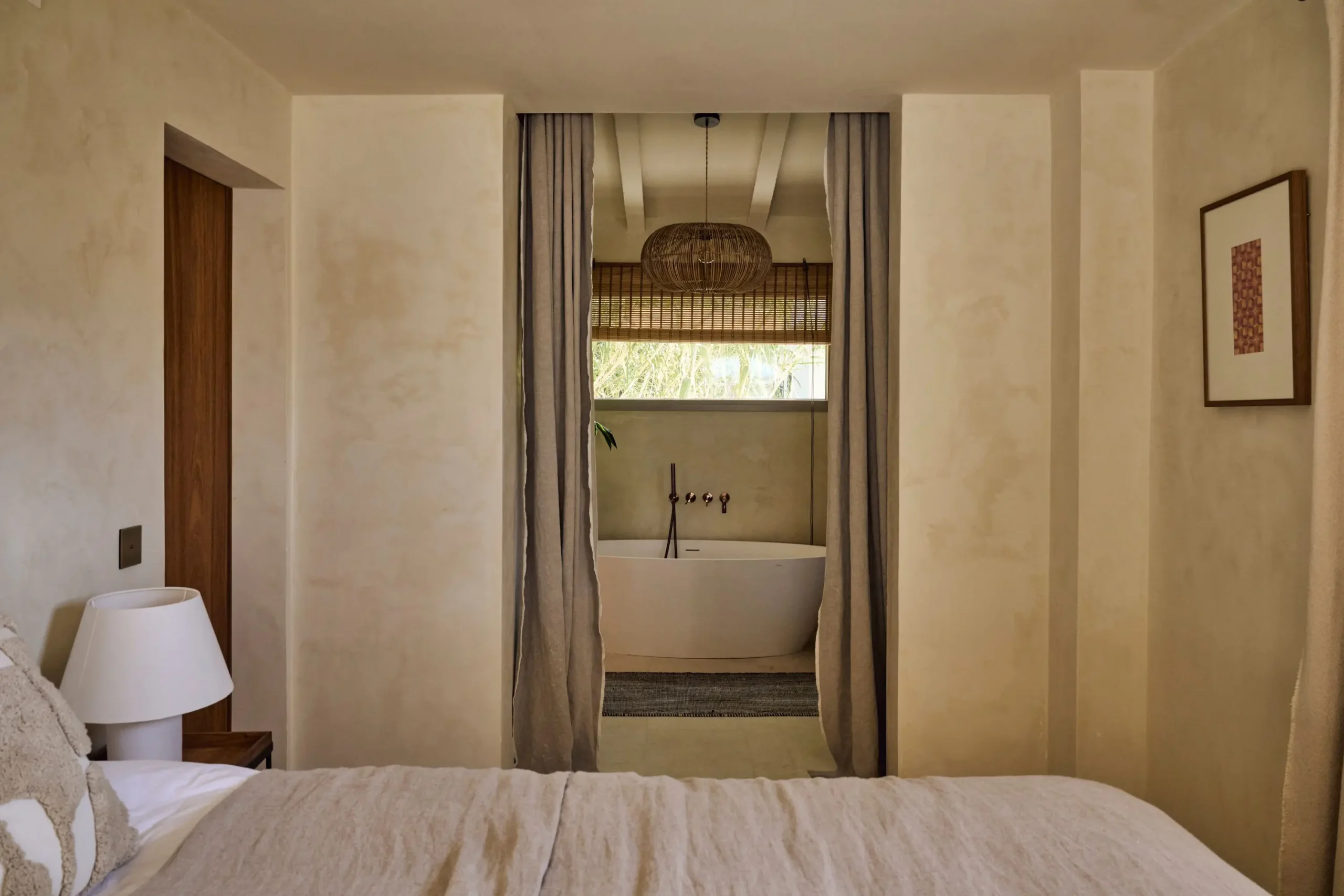chambre avec salle de bain maison Minorque vue mer