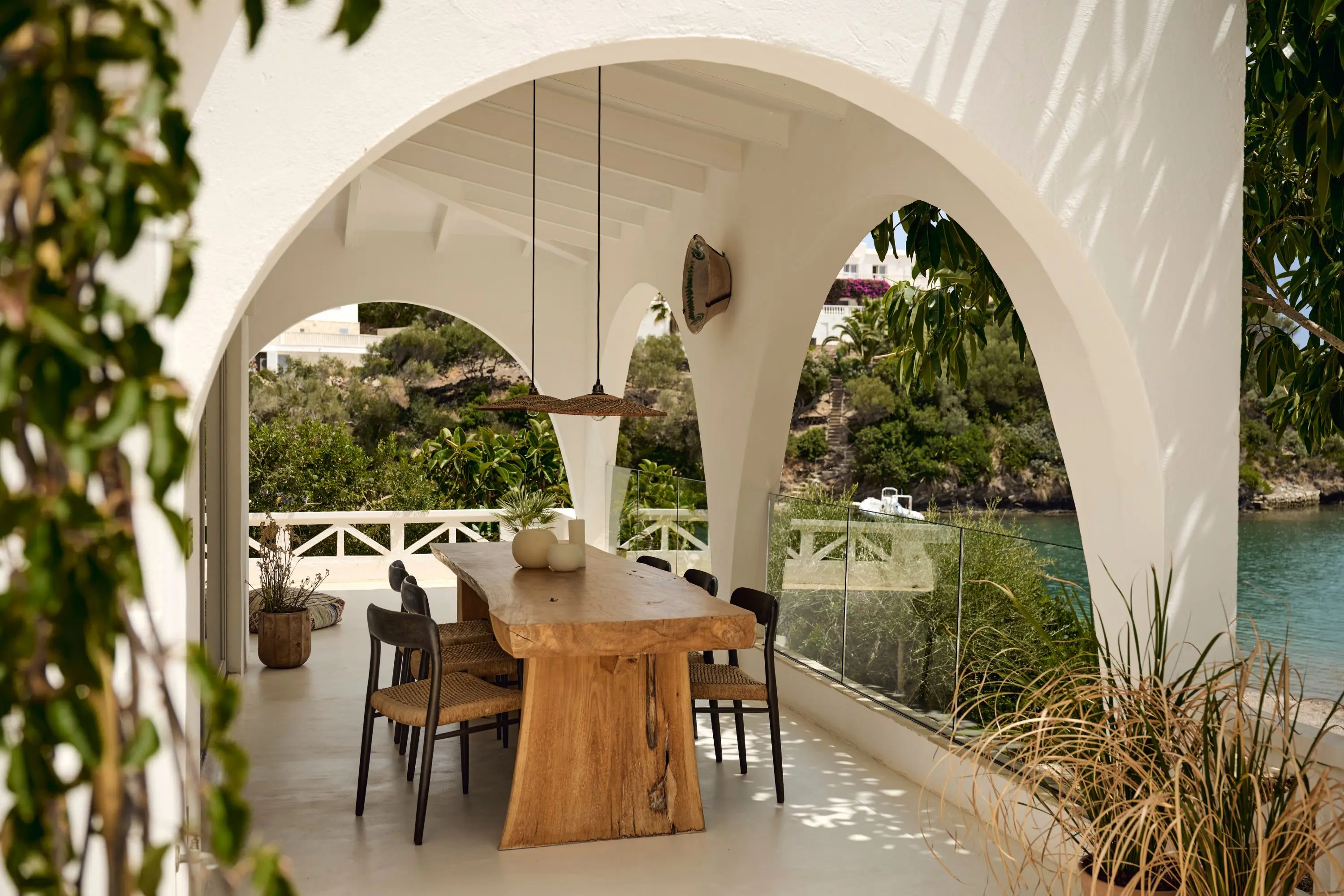 terrasse couverte avec arches maison Minorque vue mer
