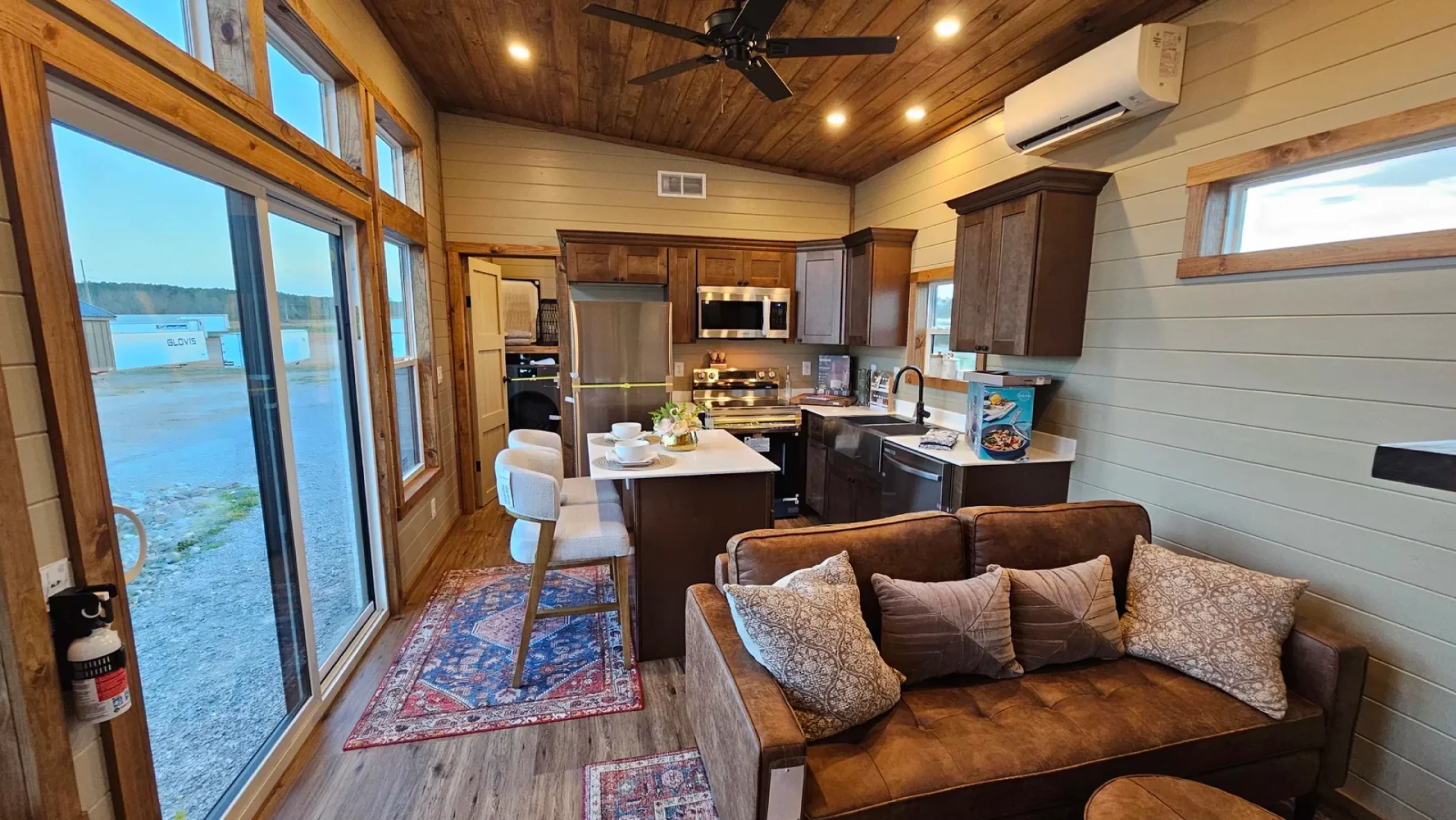 salon et cuisine tiny house 37m2 Miami Phoenix Building Solutions salon et cuisine tiny house 37m2 Miami Phoenix Building Solutions