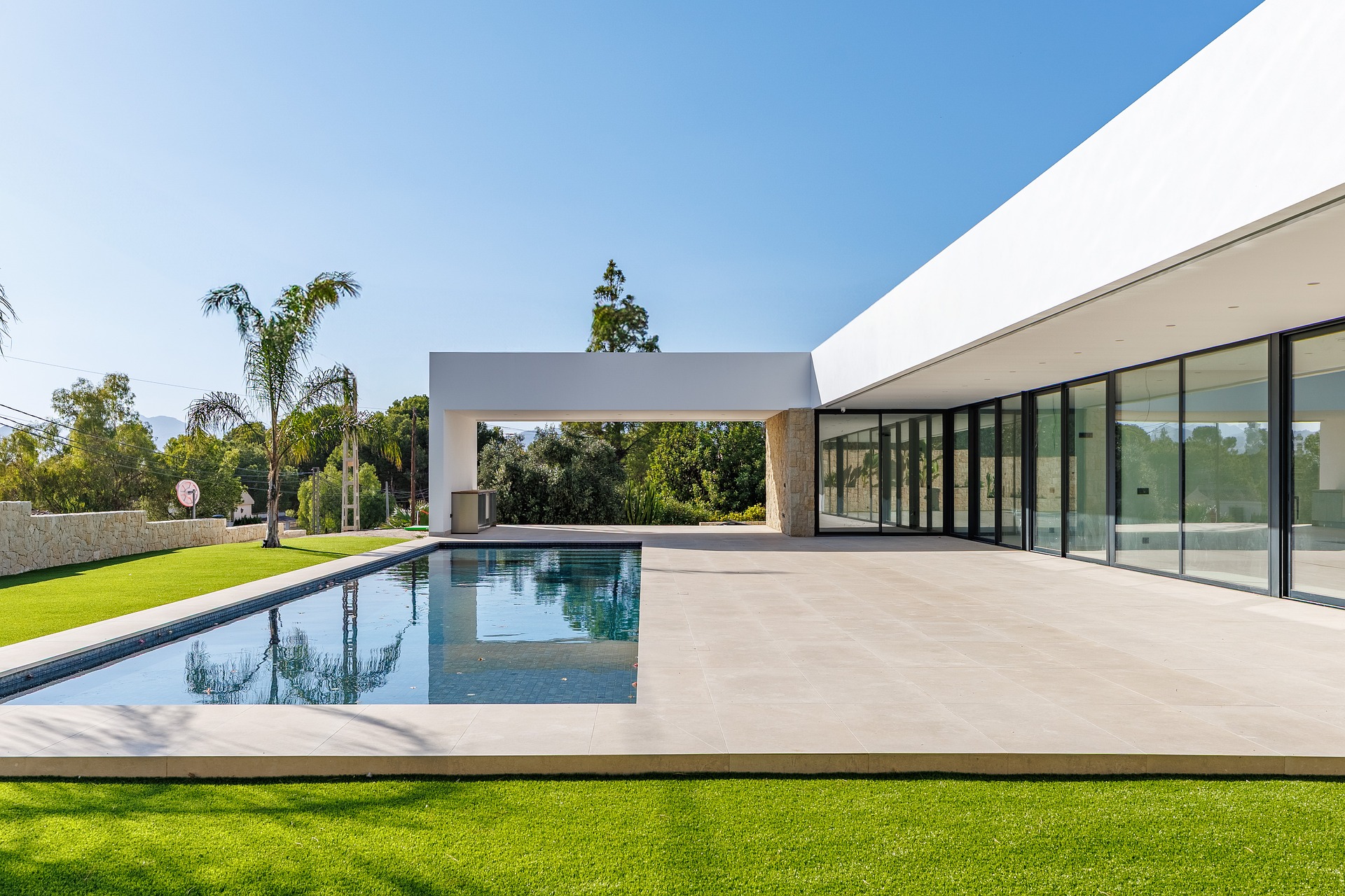 jardin avec piscine maison contemporaine