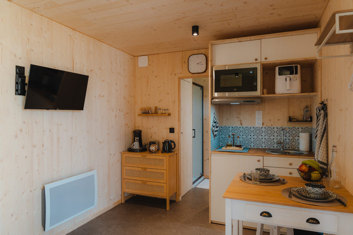cuisine ouverte studio de jardin en bois de 60m2 Trebeurden par Greenkub
