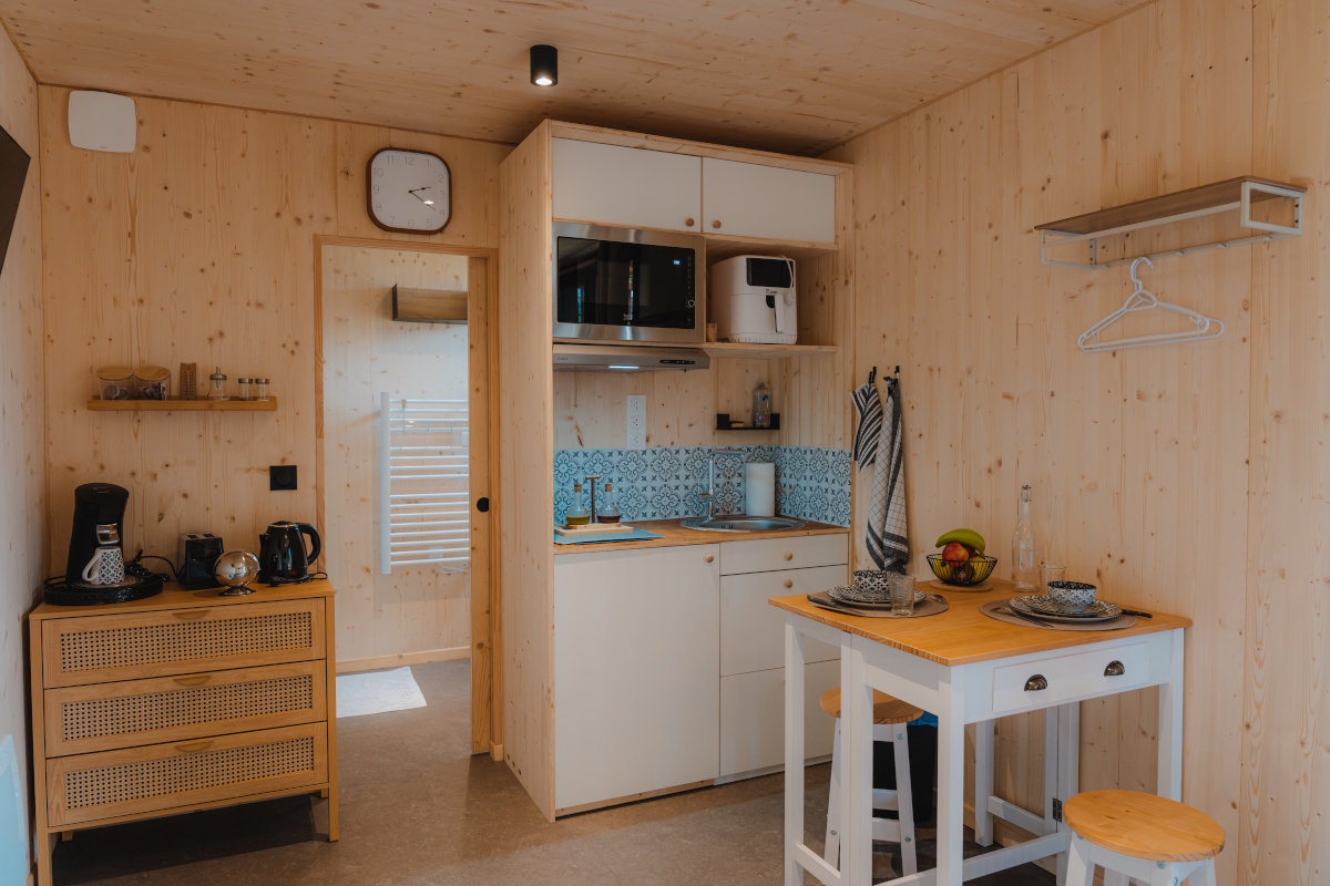 cuisine ouverte studio de jardin en bois de 60m2 Trebeurden par Greenkub