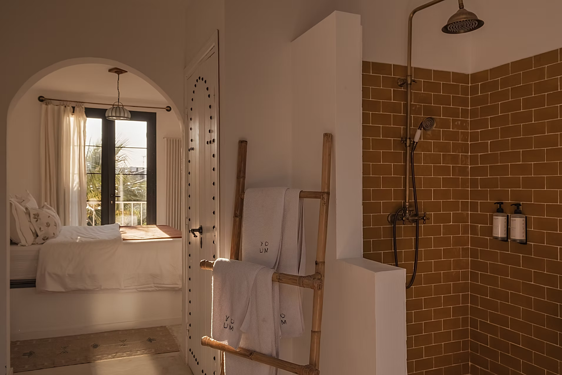 bedroom and bathroom Casa Youm Marseille with pool and sea view bedroom and bathroom Casa Youm Marseille with pool and sea view