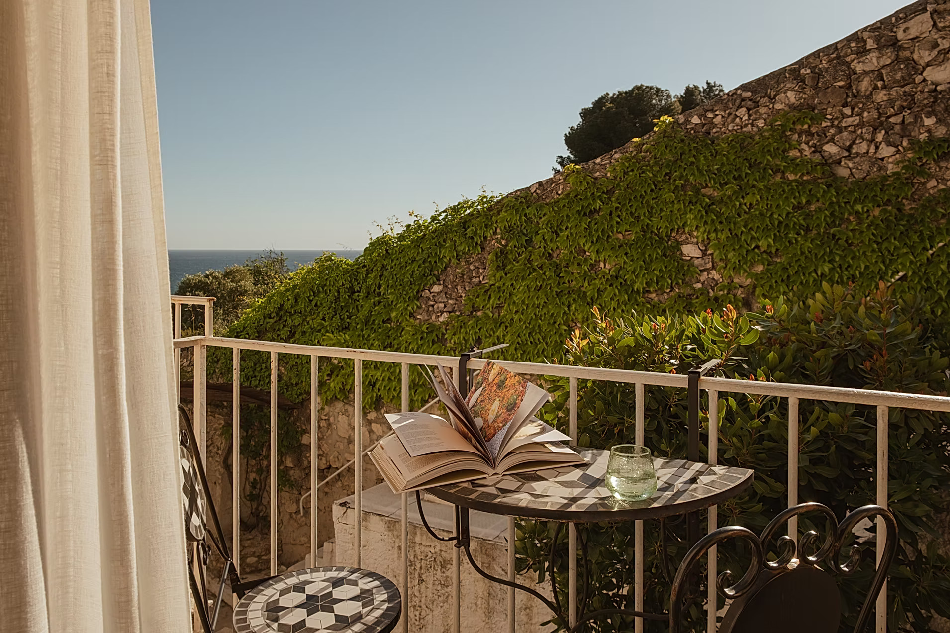 balcony Casa Youm Marseille with pool and sea view balcony Casa Youm Marseille with pool and sea view