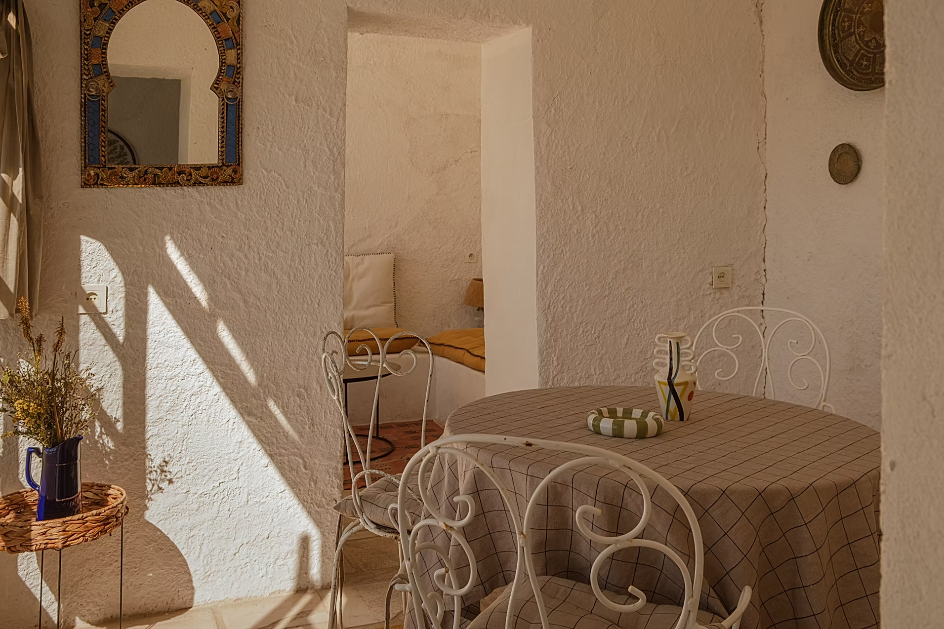 dining room Provençal country house Casa Youm Marseille with pool and sea view dining room Provençal country house Casa Youm Marseille with pool and sea view