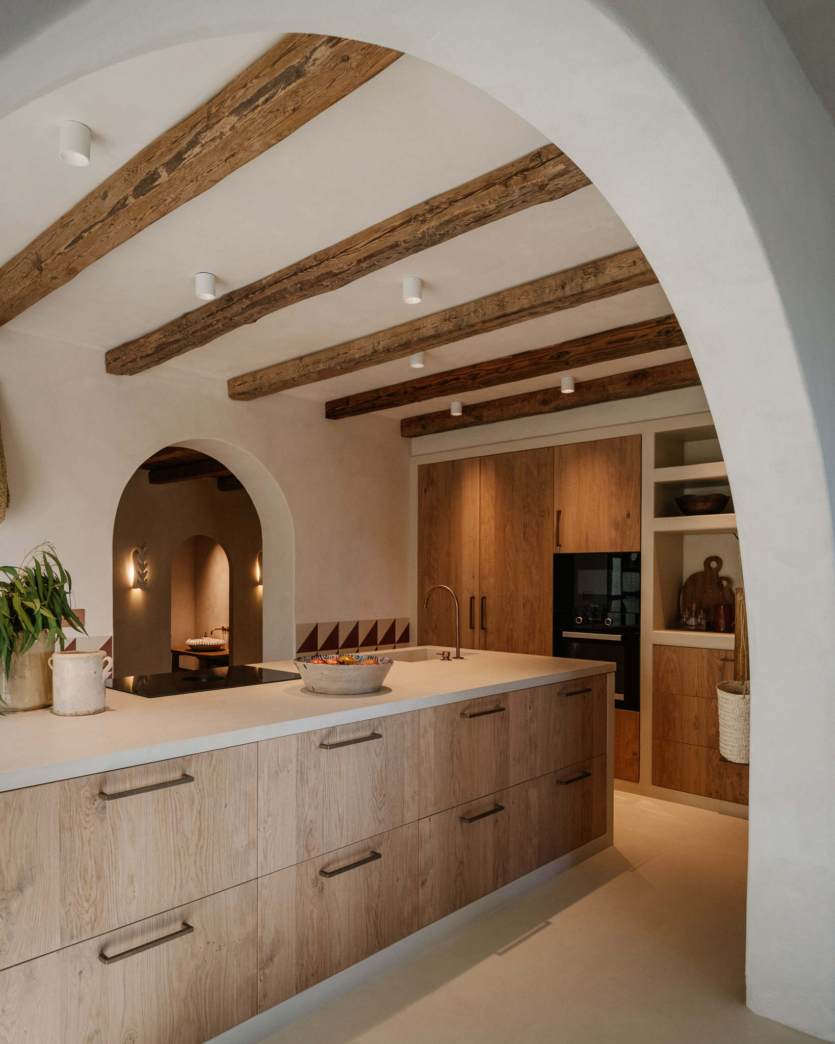 kitchen with beams and arch