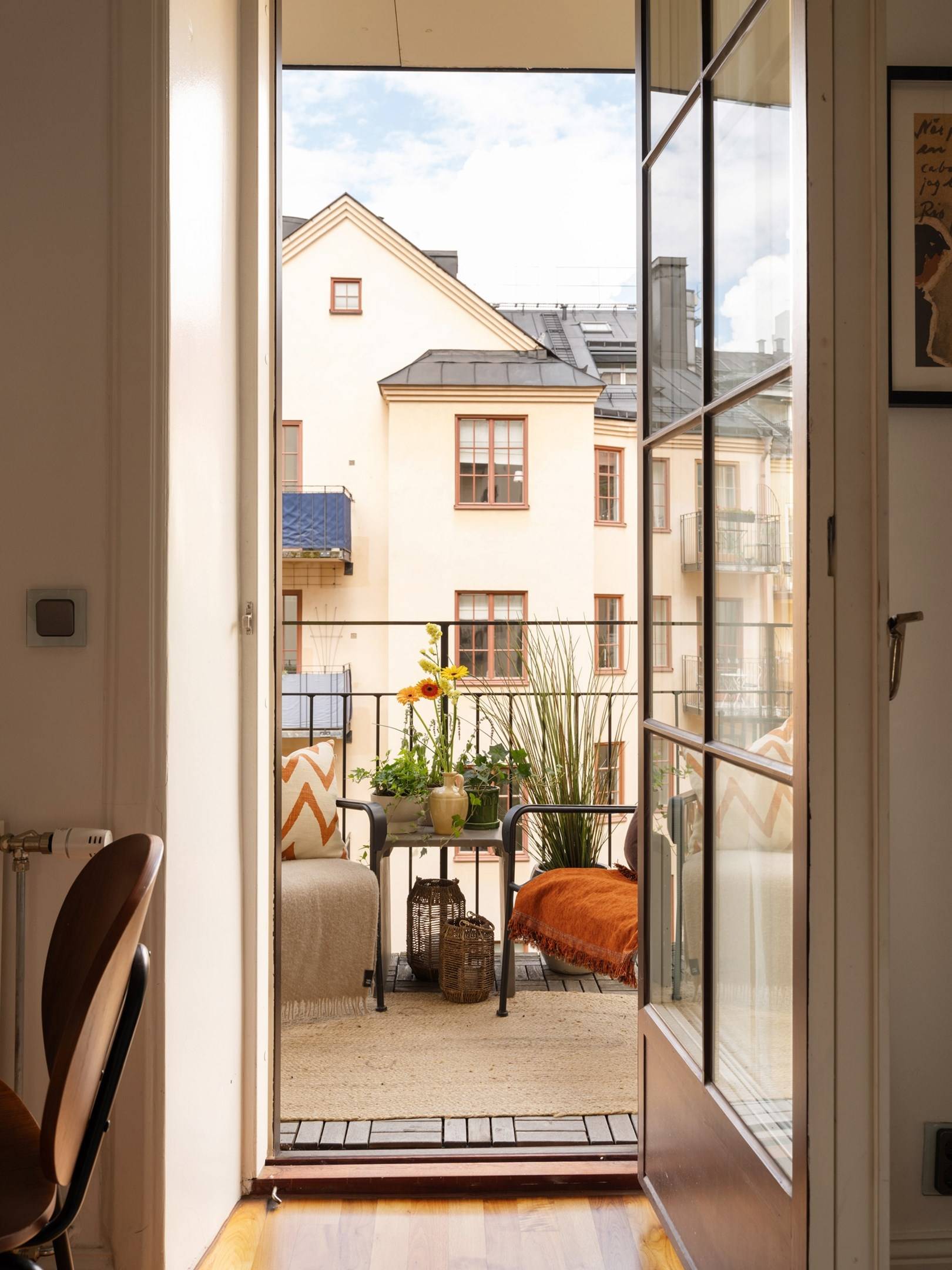 balcony on courtyard