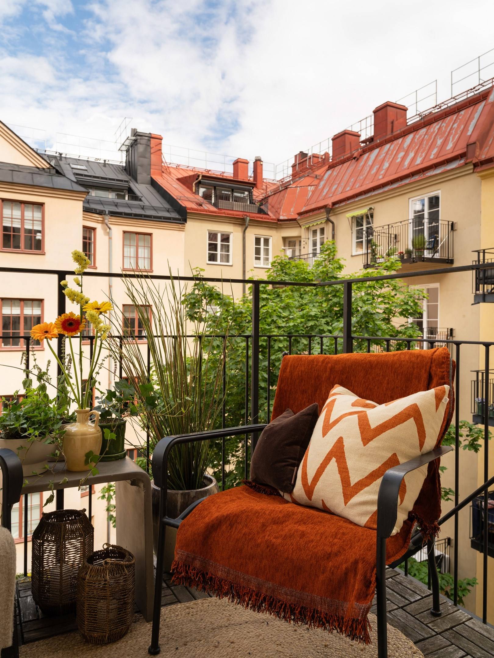 balcony on courtyard