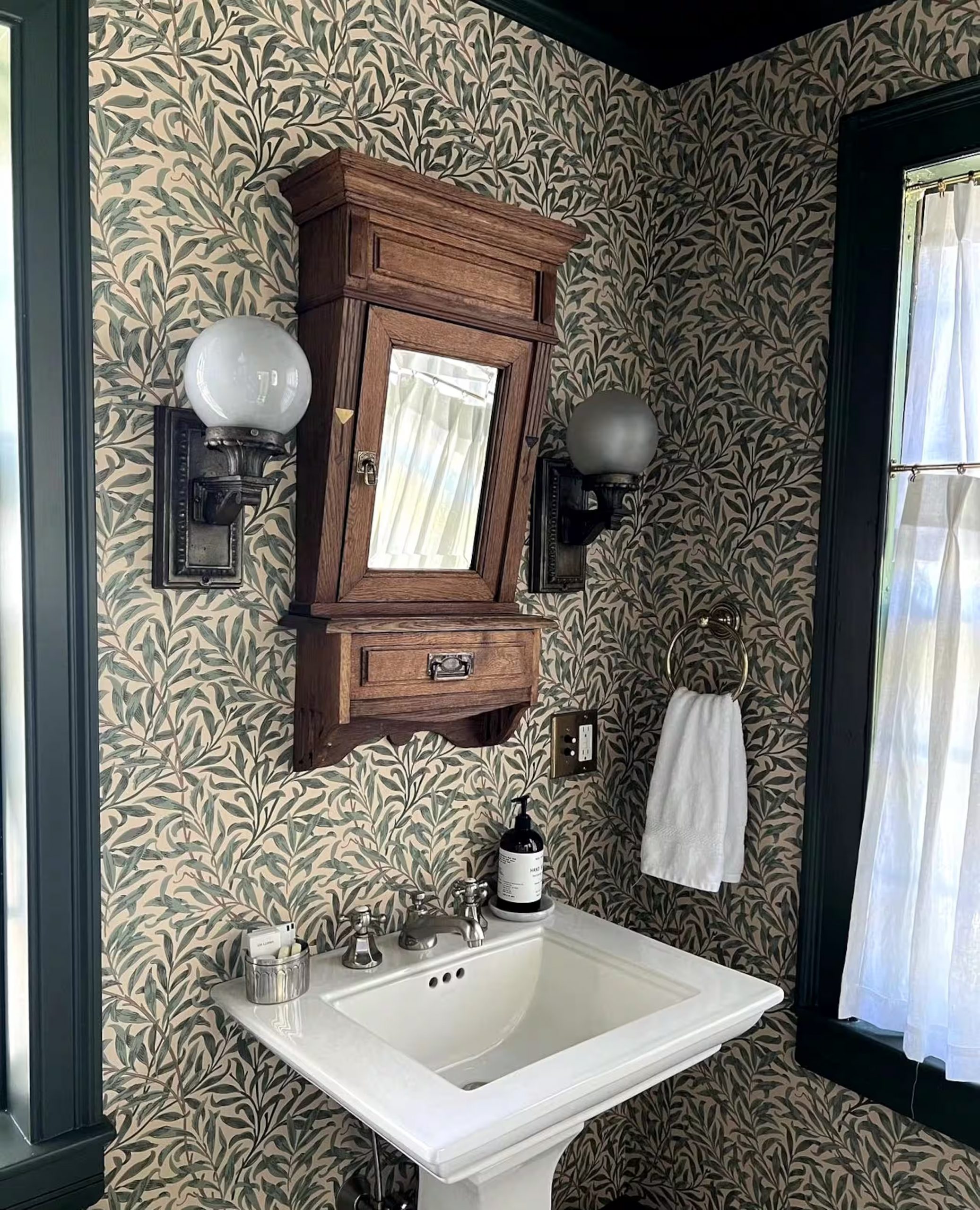 salle de bain vintage papier-peint William Morris salle de bain vintage papier-peint William Morris